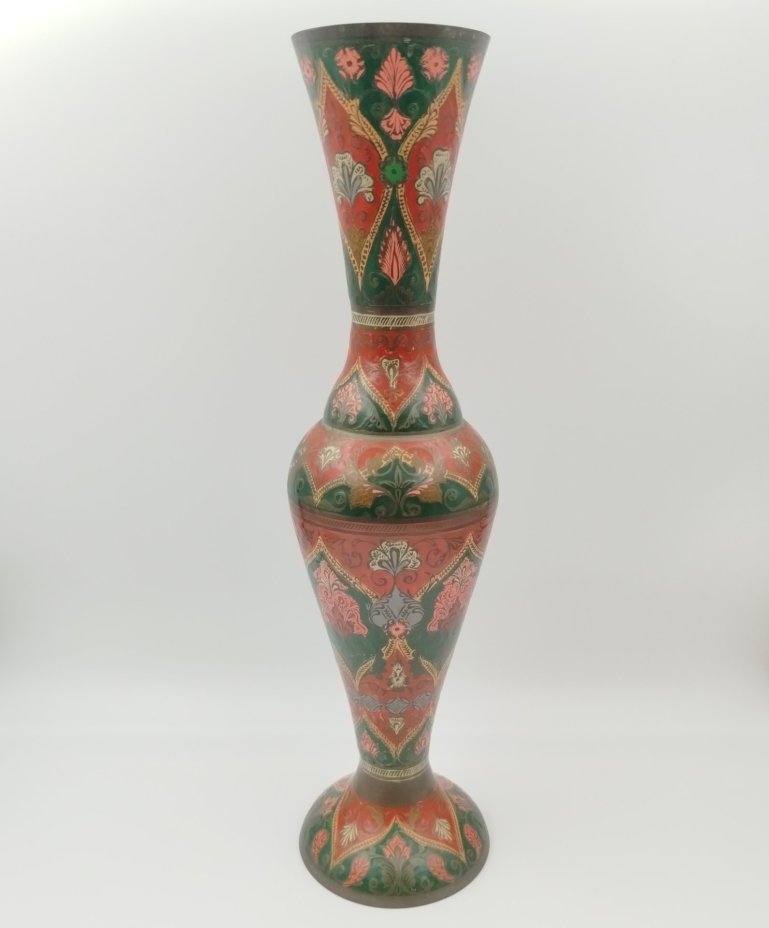 Ваза в восточном стиле, украшенная растительным и цветочным декором, латунь, гравировка, Индия, 1980-2000 гг.