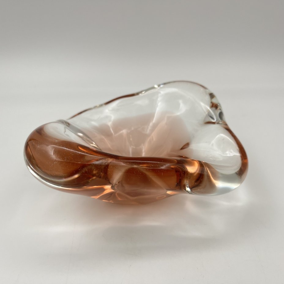 Пепельница оригинальной формы розоватого оттенка, стекло, Чехословакия, 1970-1990 гг.