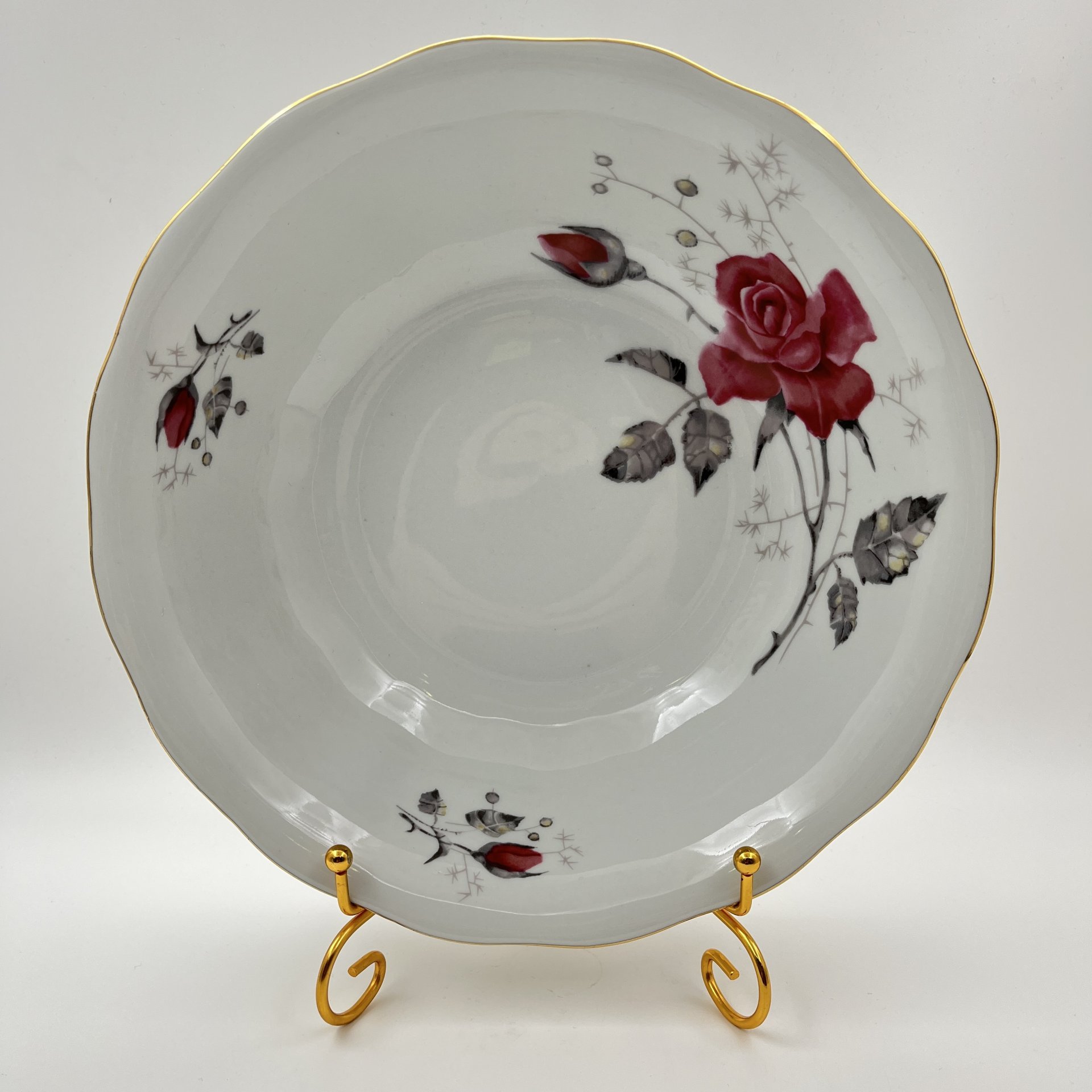 Салатник, украшенный изображением розы