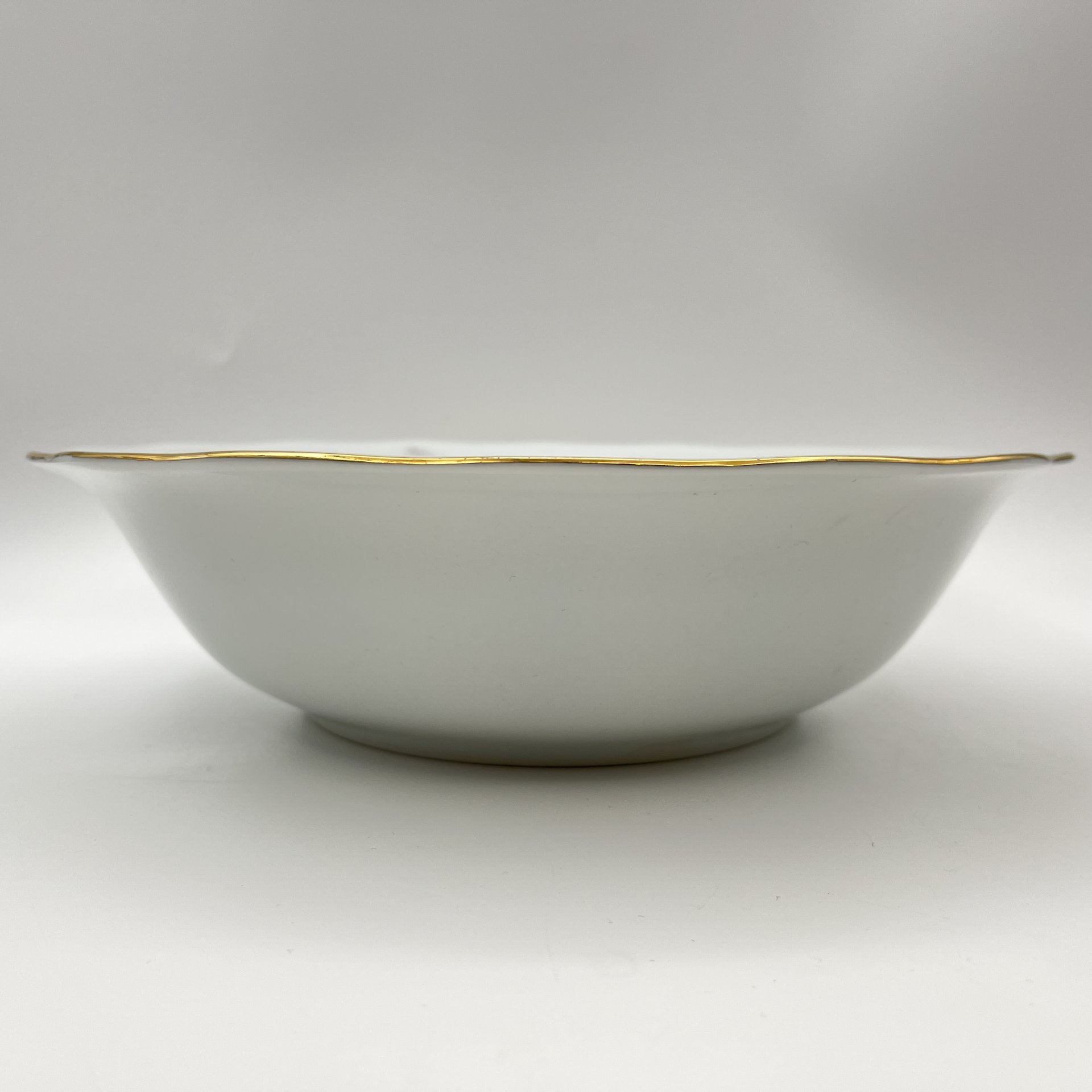 Салатник, украшенный изображением розы