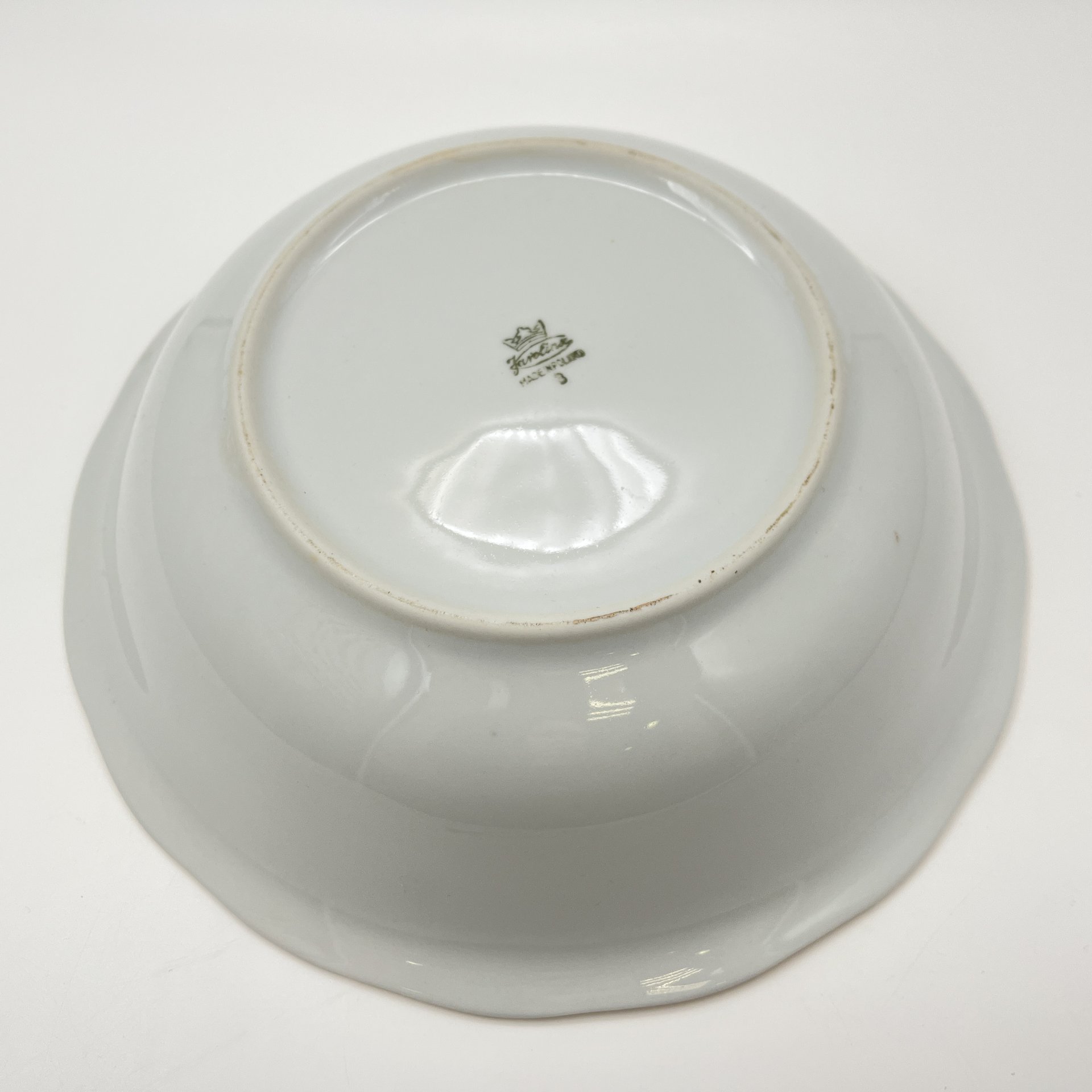 Салатник, украшенный изображением розы