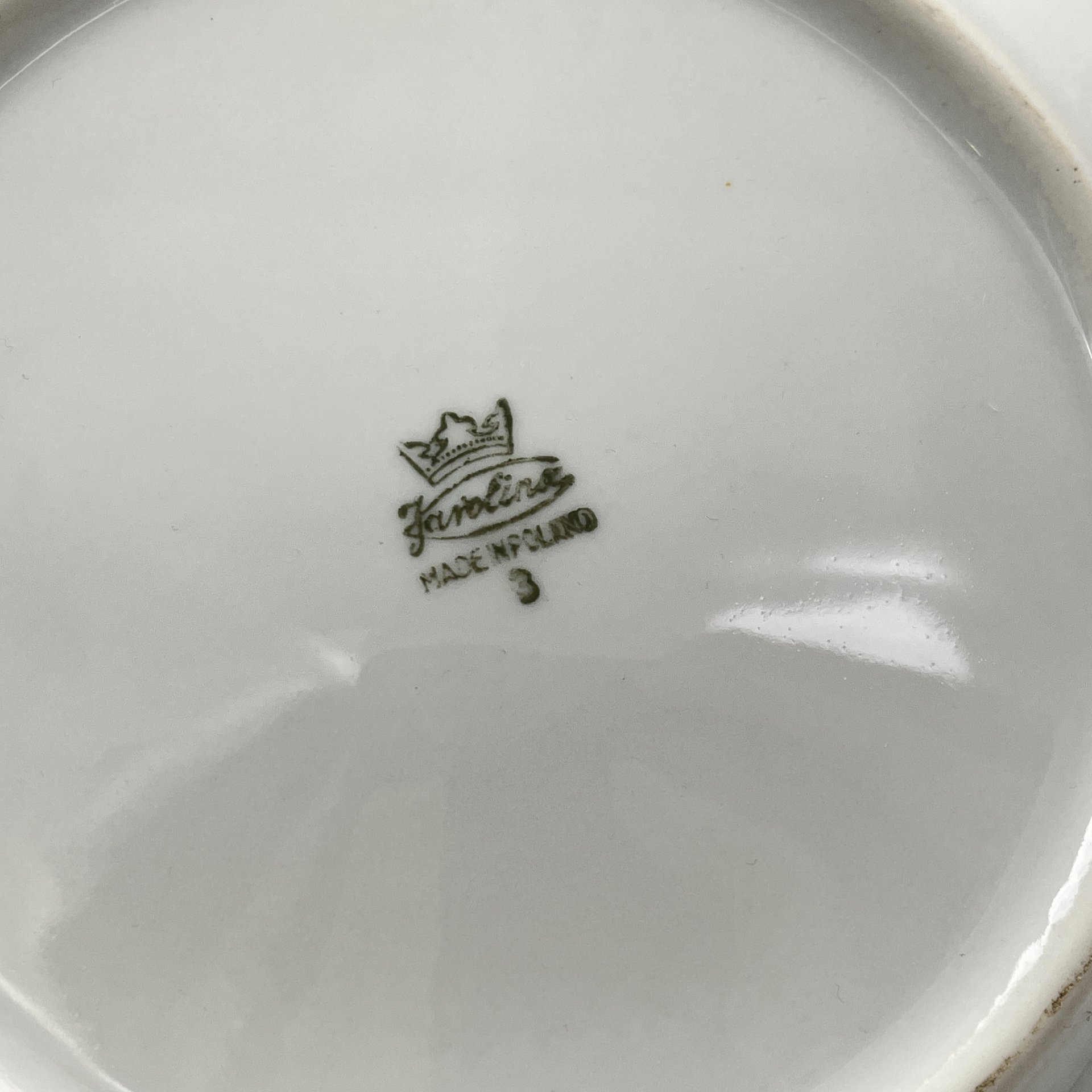 Салатник, украшенный изображением розы