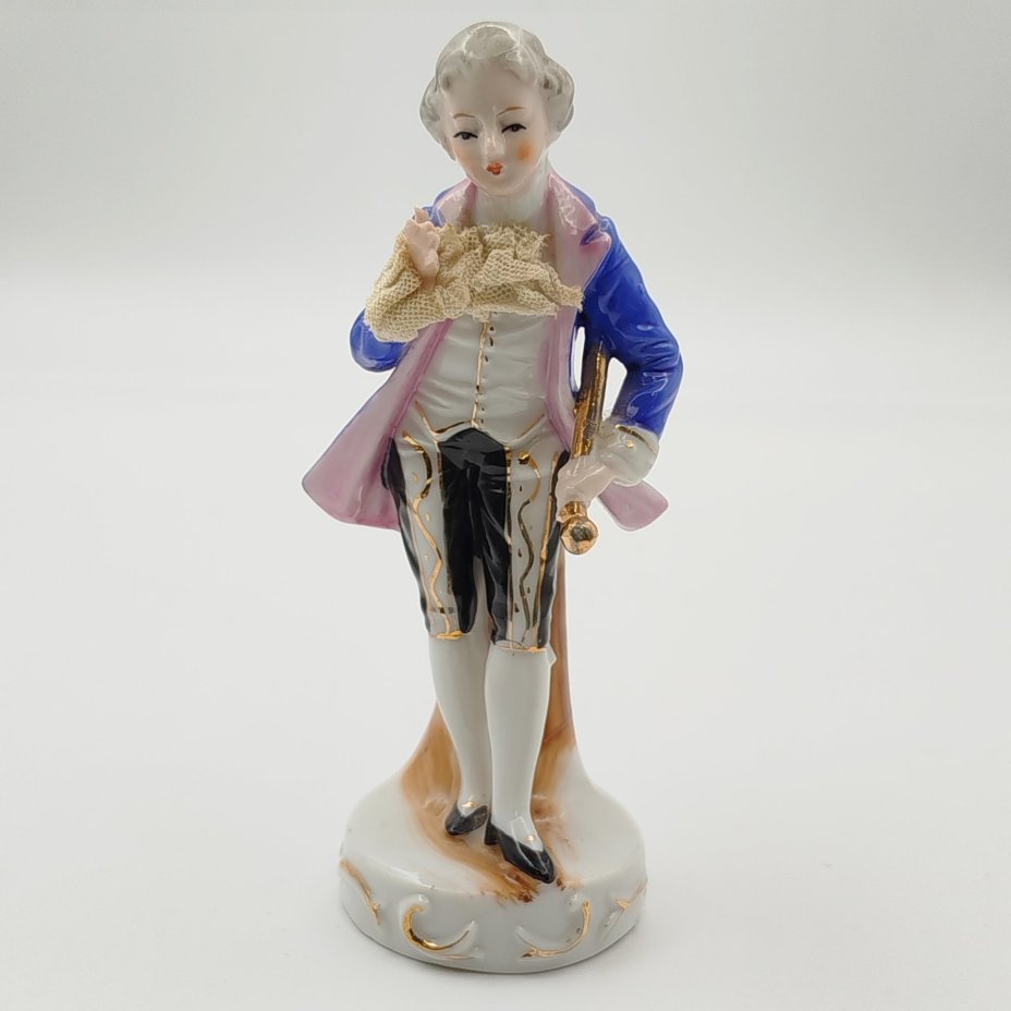 Статуэтка "Кавалер", фарфор, роспись, ткань, Азия, 1970-1990 гг.