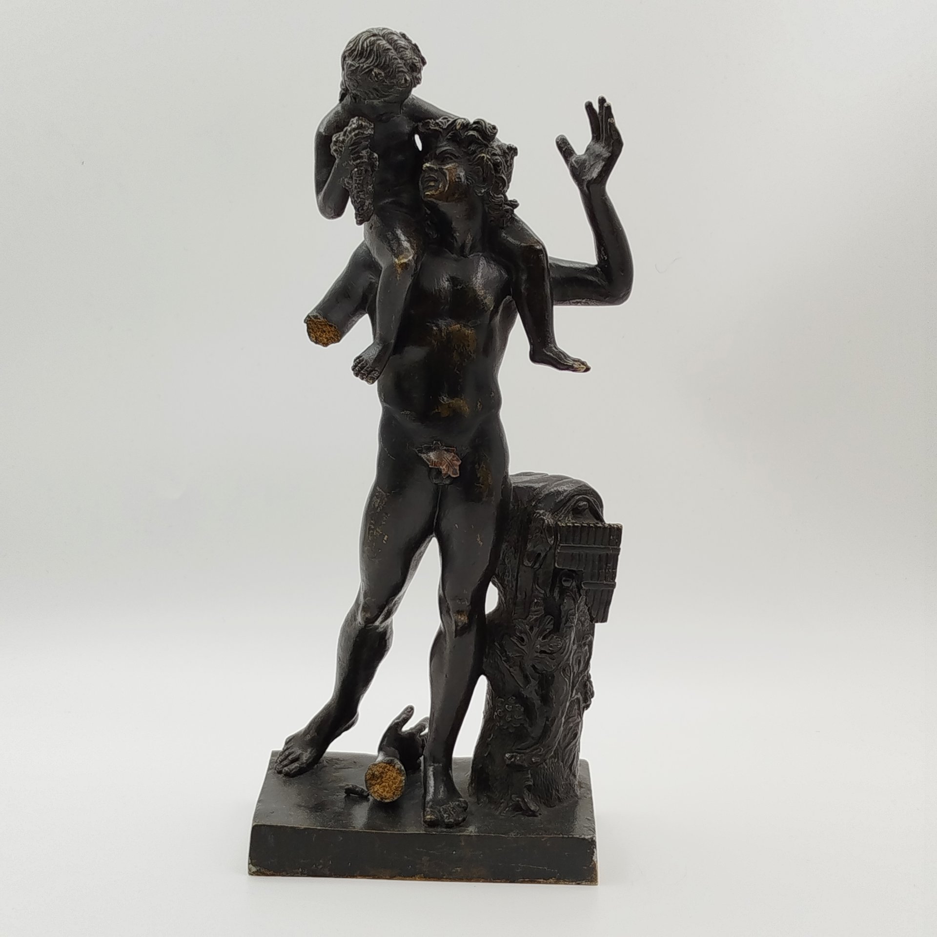 Скульптура "Сатир и младенец Бахус" ("Фавн и Бахус"), по модели литейной мастерской P. Masulli, металл, литье, Европа, 1960-1980 гг.