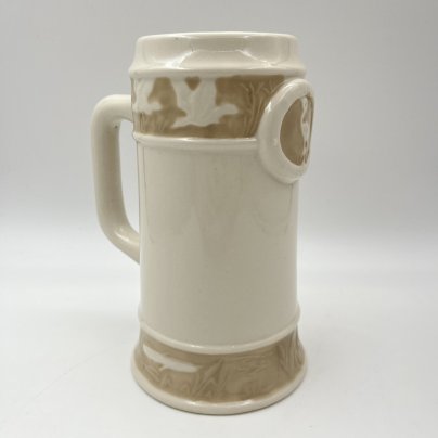 Кружка пивная, декорированная изображением птиц