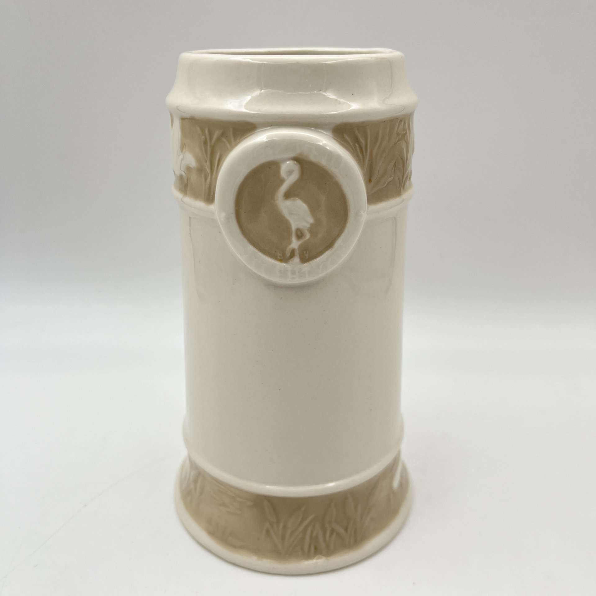 Кружка пивная, декорированная изображением птиц