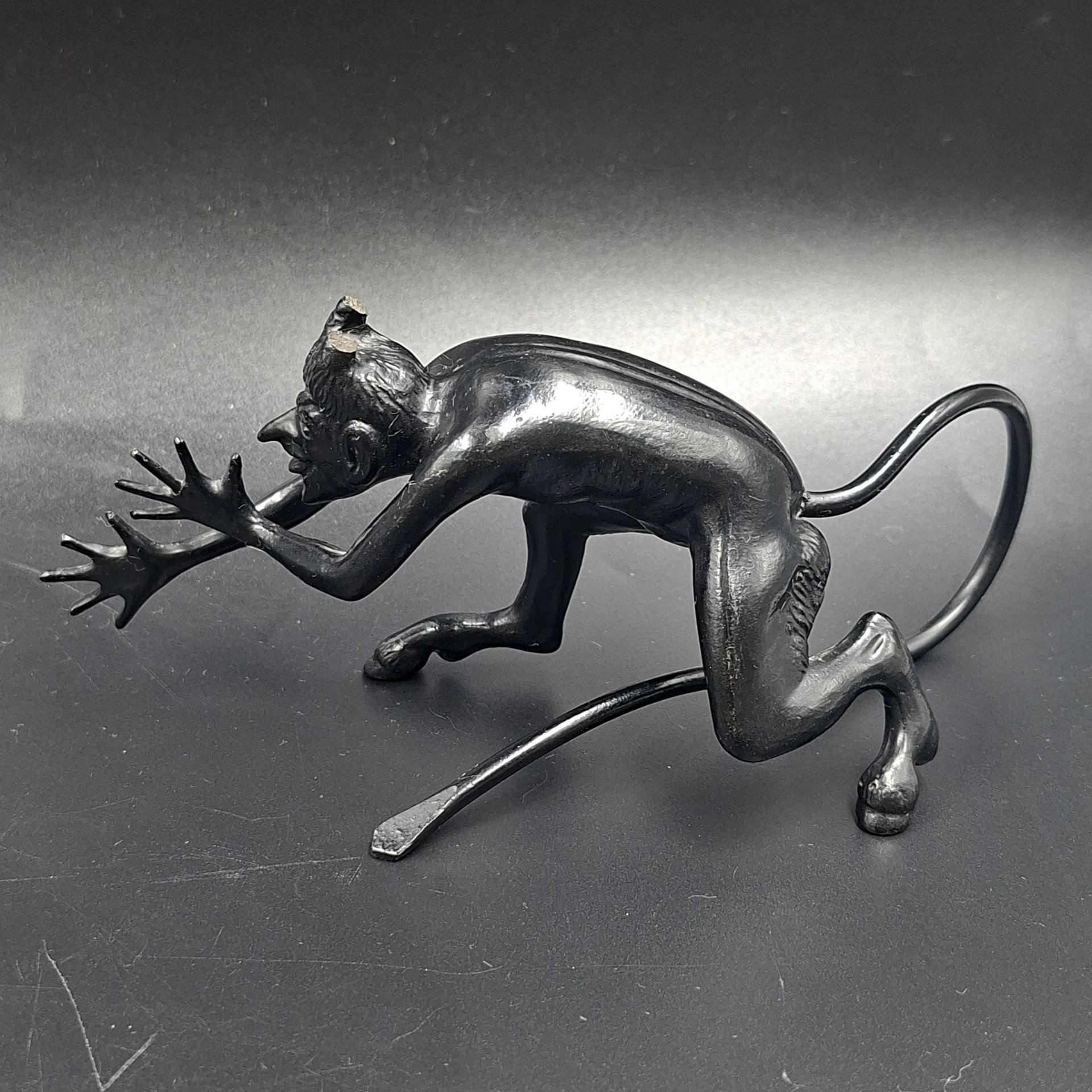 Статуэтка "Чертик" (без рогов), чугун, крашение, Каслинский чугунолитейный завод (Касли), СССР, 1970-1990 гг.