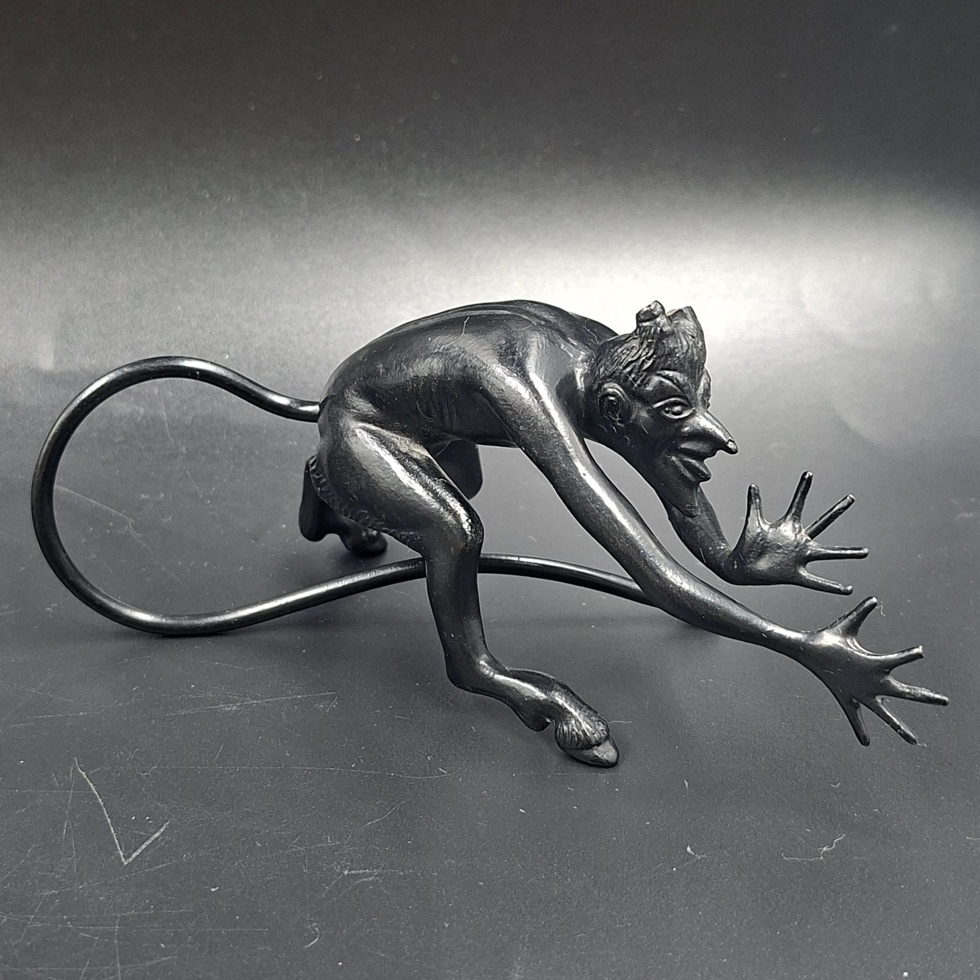 Статуэтка "Чертик" (без рогов), чугун, крашение, Каслинский чугунолитейный завод (Касли), СССР, 1970-1990 гг.