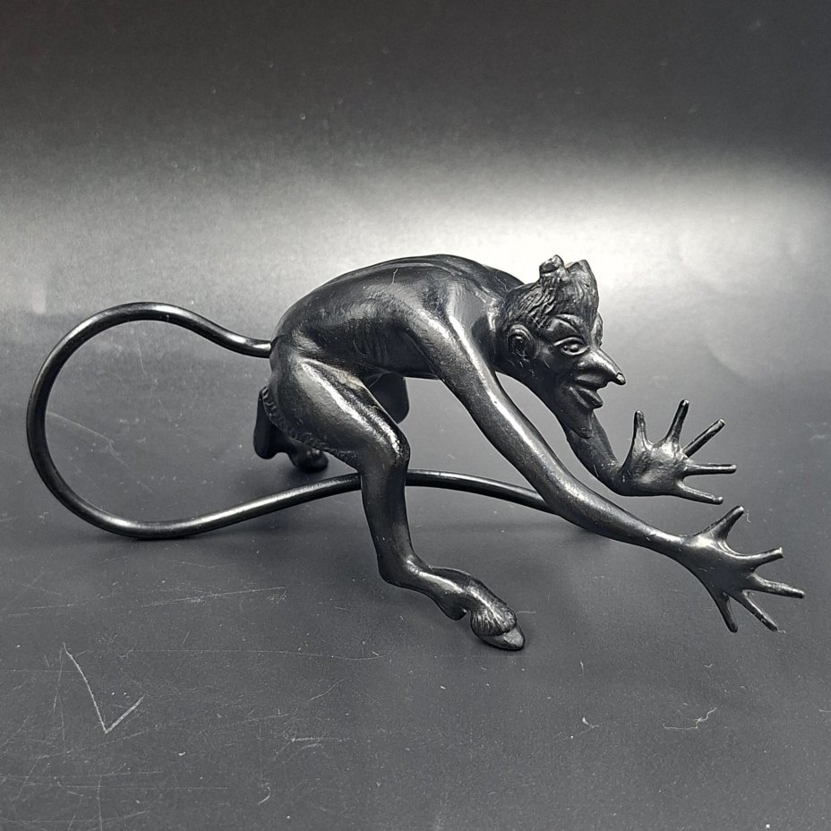 Статуэтка "Чертик" (без рогов), чугун, крашение, Каслинский чугунолитейный завод (Касли), СССР, 1970-1990 гг.