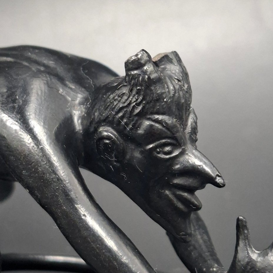 Статуэтка "Чертик" (без рогов), чугун, крашение, Каслинский чугунолитейный завод (Касли), СССР, 1970-1990 гг.