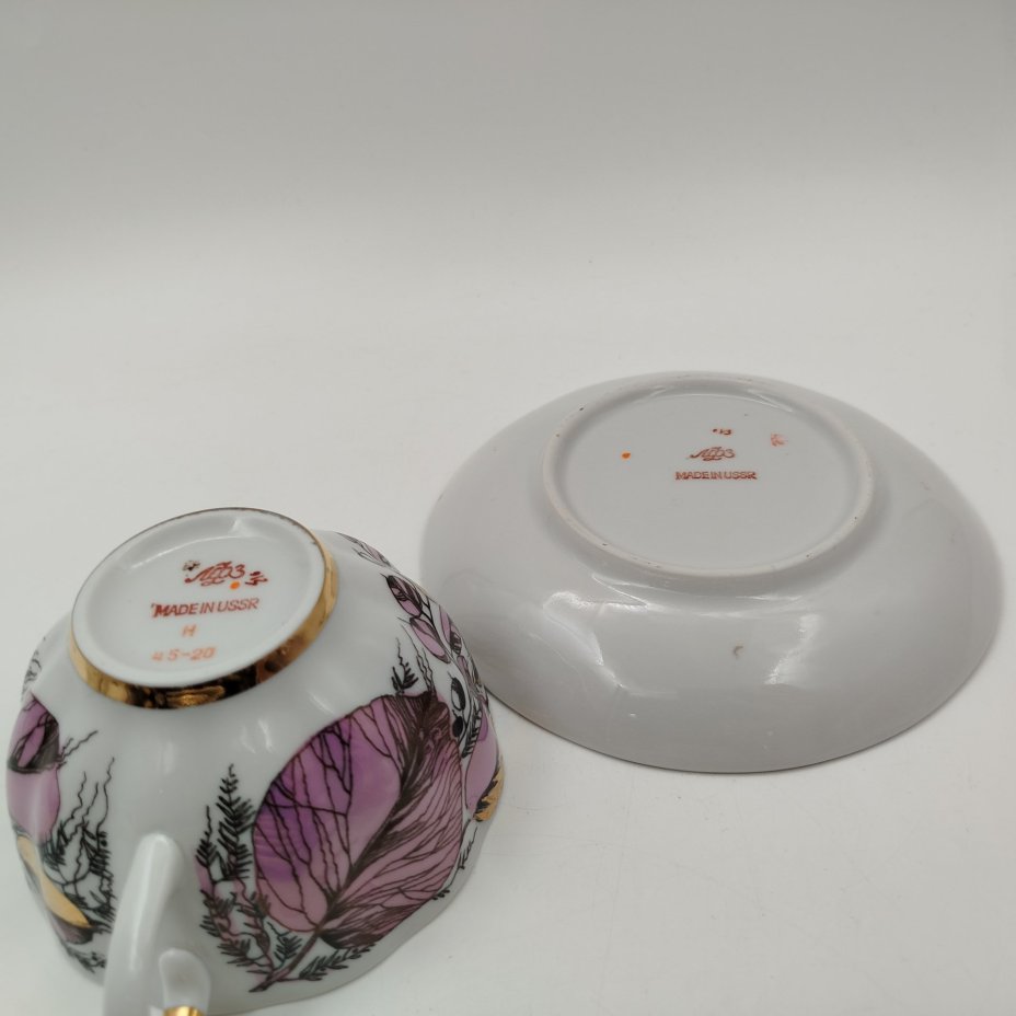 Чайная пара "Мой сад" в розовом оттенке, (из серии "Времена года"), форма "Тюльпан", автор формы С.Е. Яковлева, автор росписи Н.П. Славина, фарфор, деколь, люстр, золочение, Ленинградский фарфоровый завод (ЛФЗ), СССР, 1970-1991 гг.