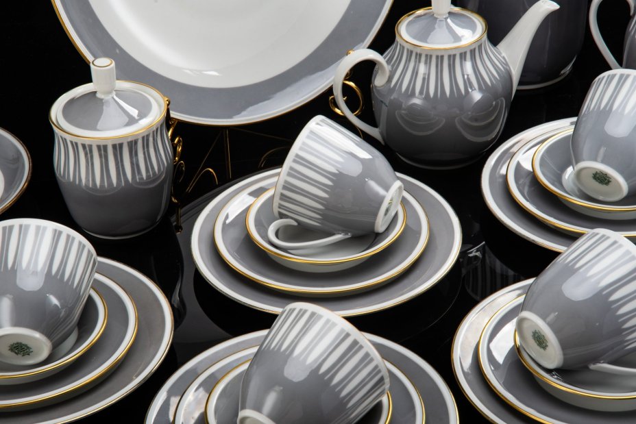 Сервиз чайно-кофейный на 5 персон, украшенный лаконичным декором (25 предметов), фарфор, Weimar Porzellan (Веймарский фарфор), Германия, 1949-1980 гг.