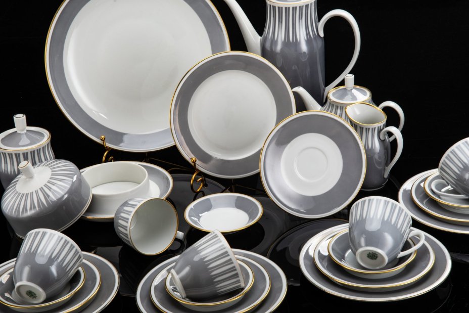 Сервиз чайно-кофейный на 5 персон, украшенный лаконичным декором (25 предметов), фарфор, Weimar Porzellan (Веймарский фарфор), Германия, 1949-1980 гг.