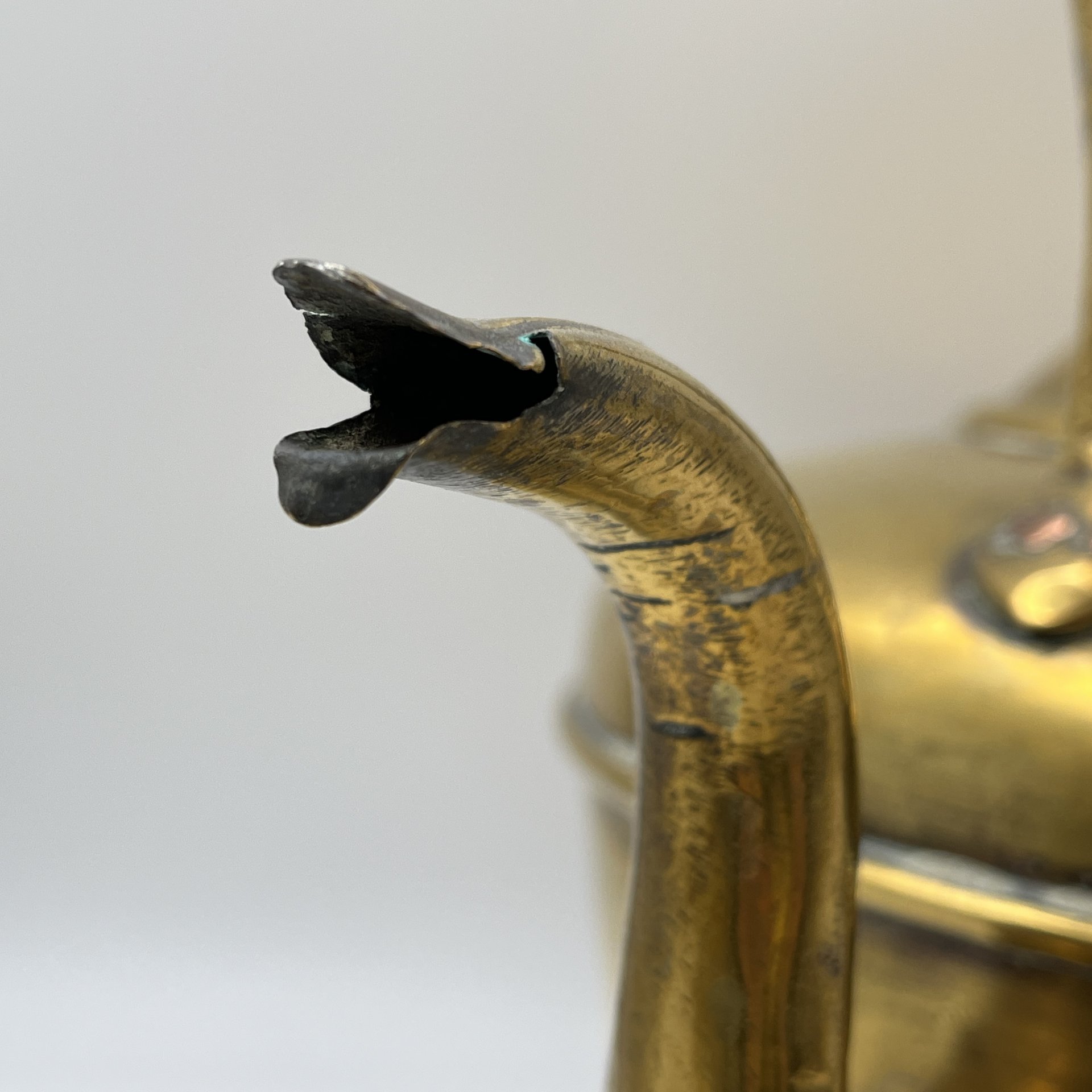 Чайник золотистого цвета (крупный)