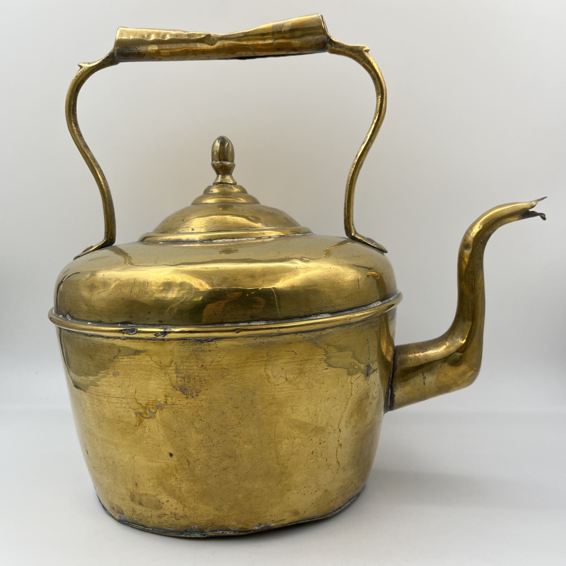Чайник золотистого цвета (крупный)