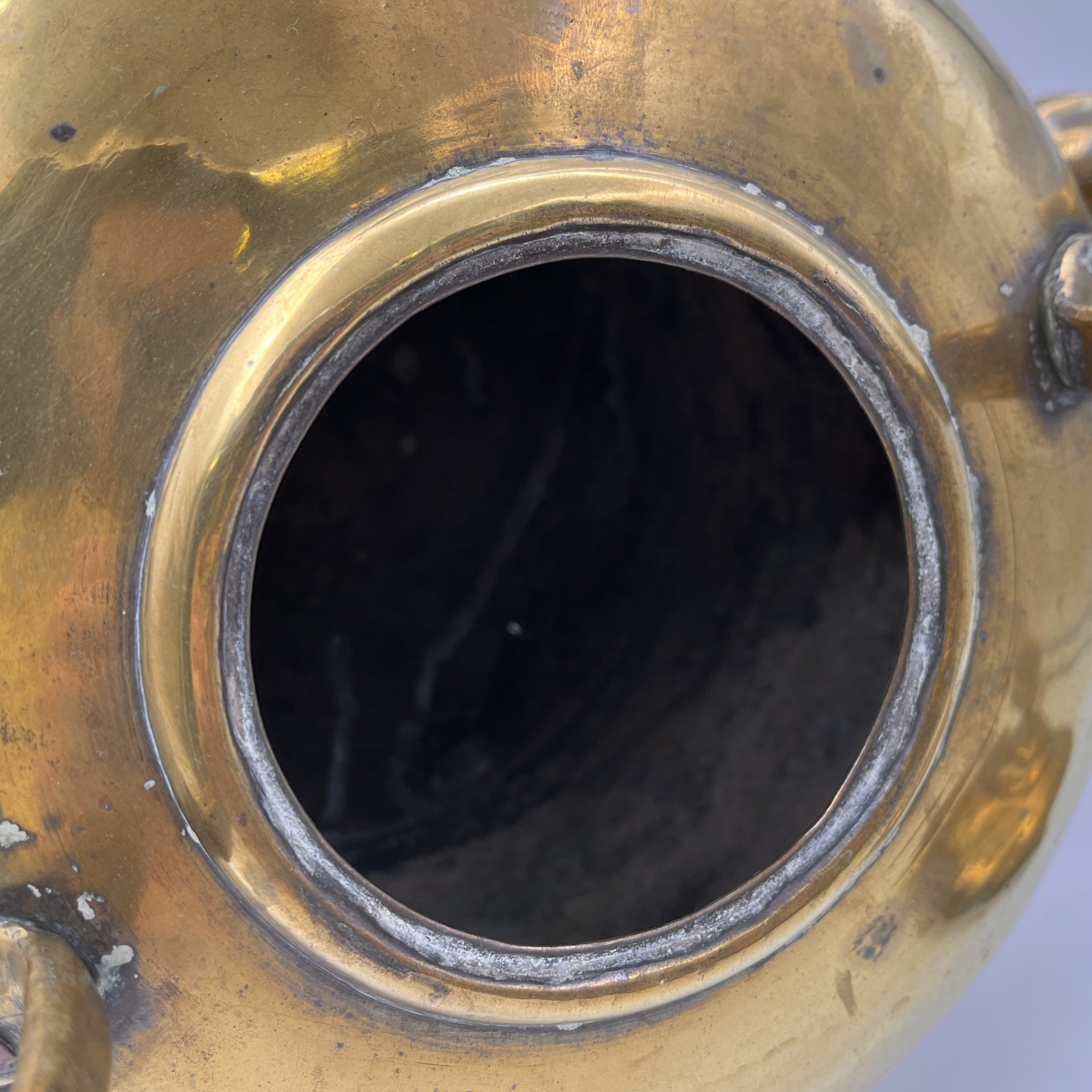 Чайник золотистого цвета (крупный)