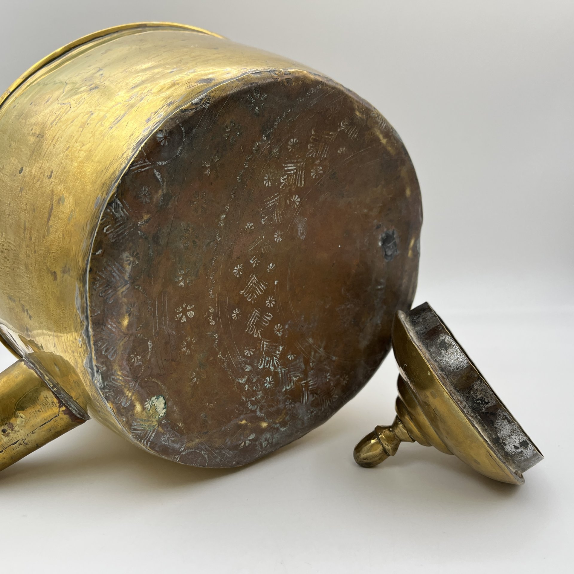 Чайник золотистого цвета (крупный)