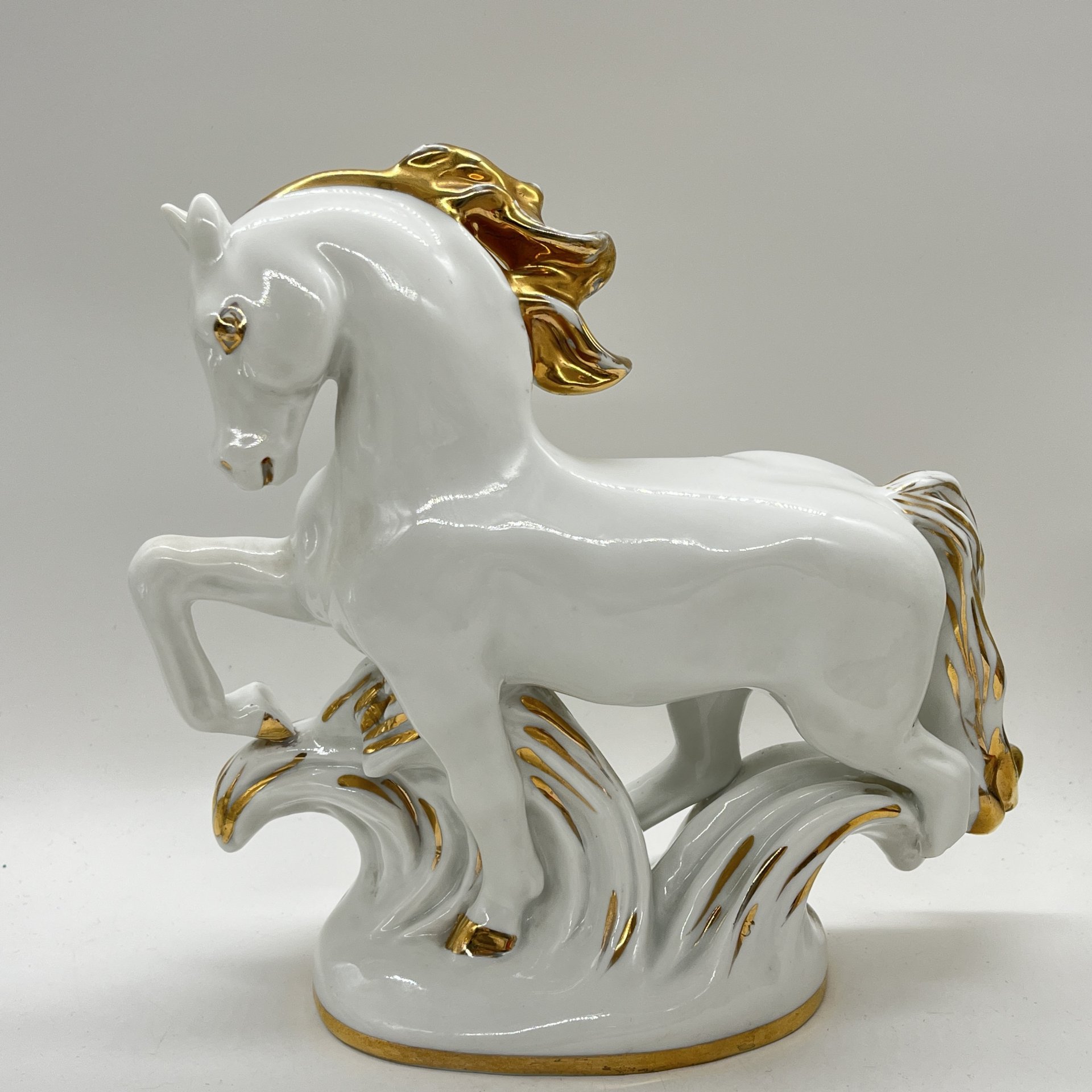 Статуэтка "Конь-огонь", фарфор, золочение, СССР, 1970-1990 гг.
