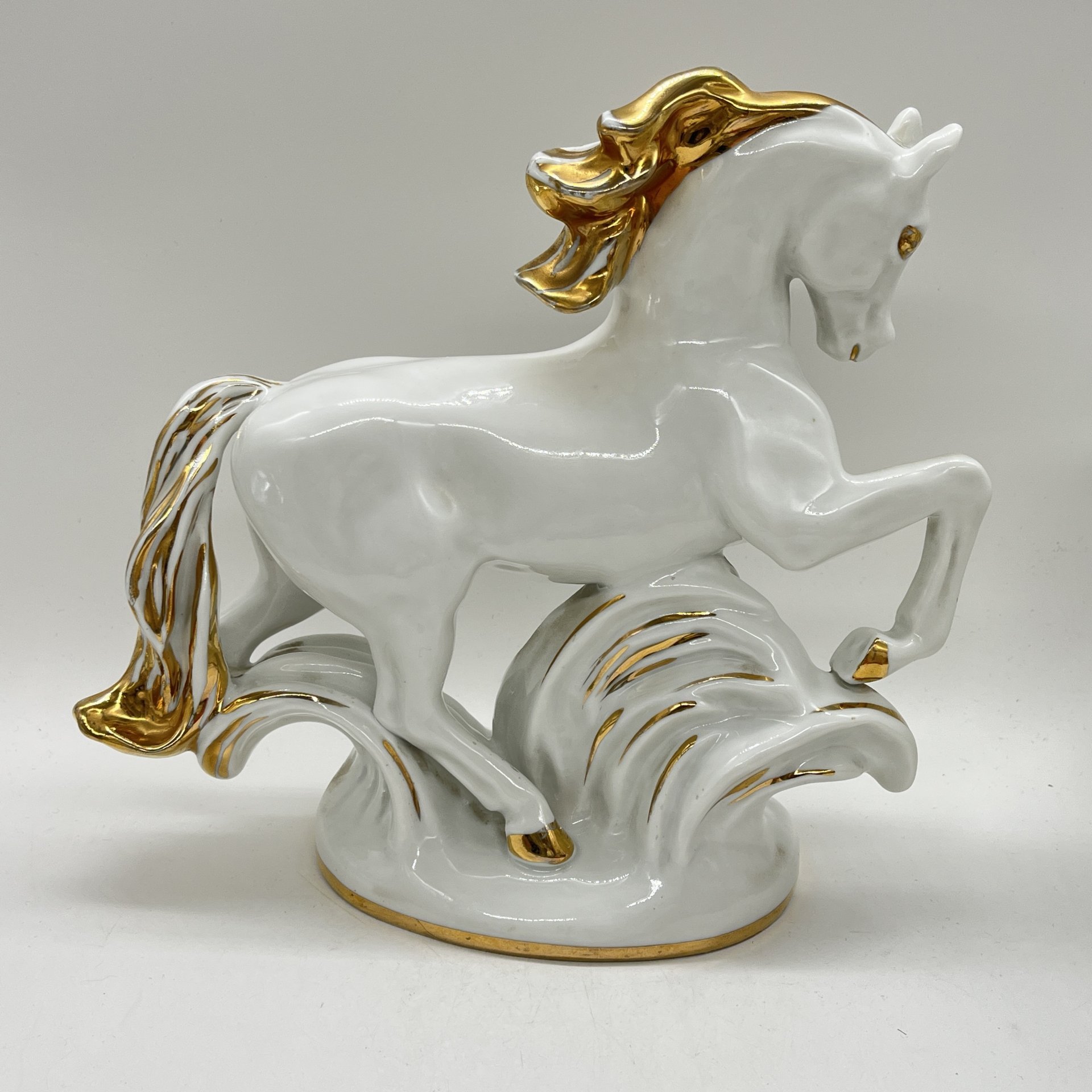 Статуэтка "Конь-огонь", фарфор, золочение, СССР, 1970-1990 гг.