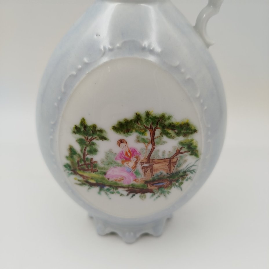 Кувшин декоративный голубого цвета с изображением женщины с ребенком в саду и птиц (в медальонах), Hackefors