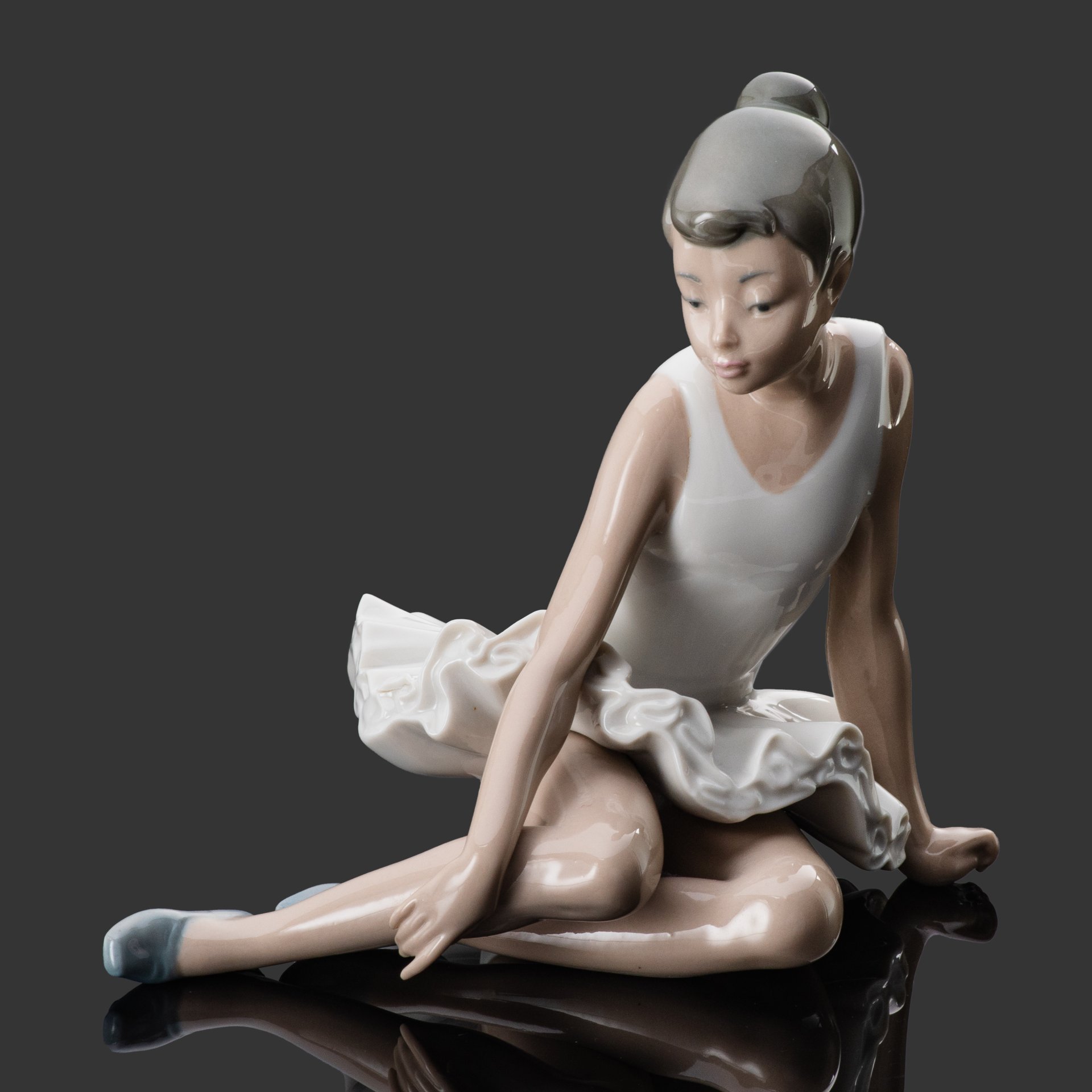 Статуэтка "Сидящая балерина", скульптор Vicente Martínez, фарфор, роспись, NAO Porcelain, NAO Porcelain