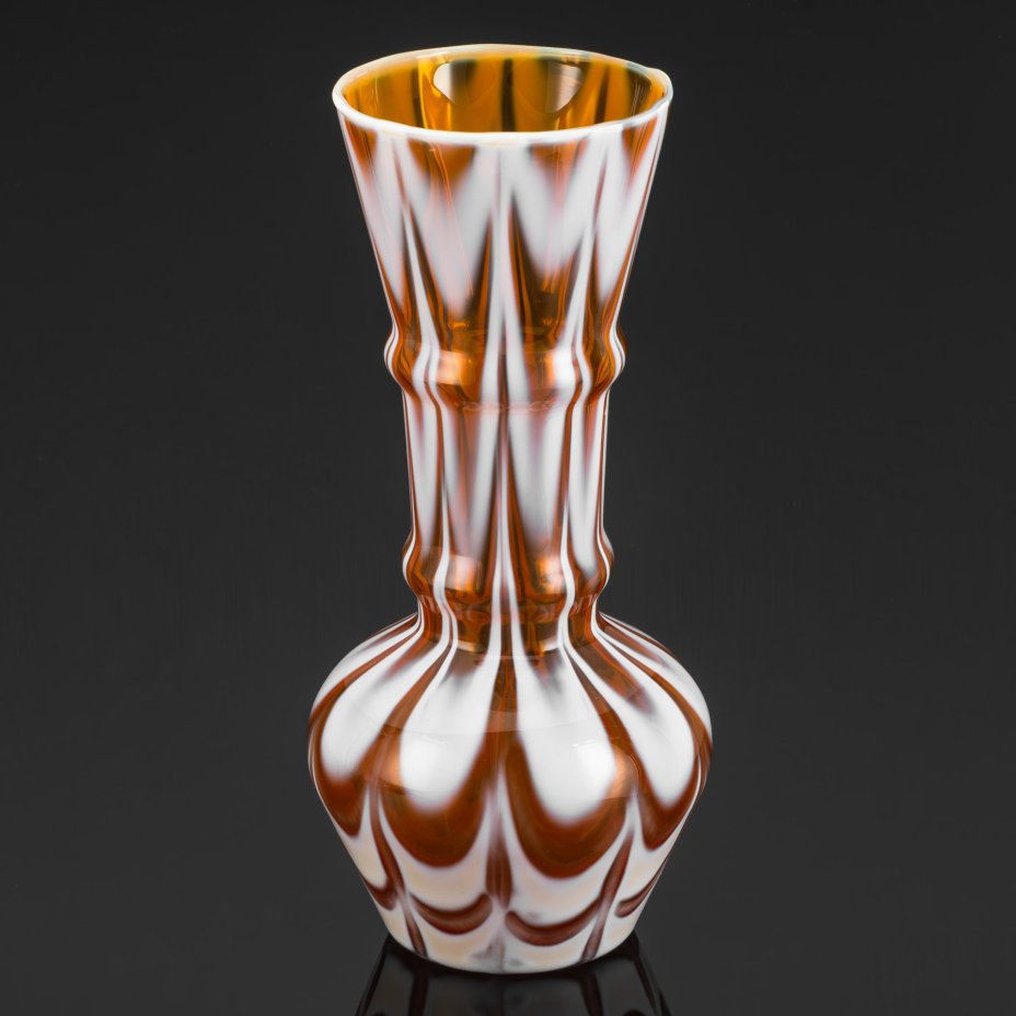 Ваза, стекло, сульфидно-цинковое, гутная техника, Стекольный завод «Красный май», СССР, 1960-1980 гг.