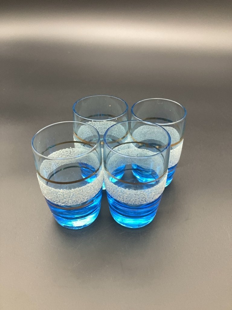 Набор из 4 рюмок из цветного стекла