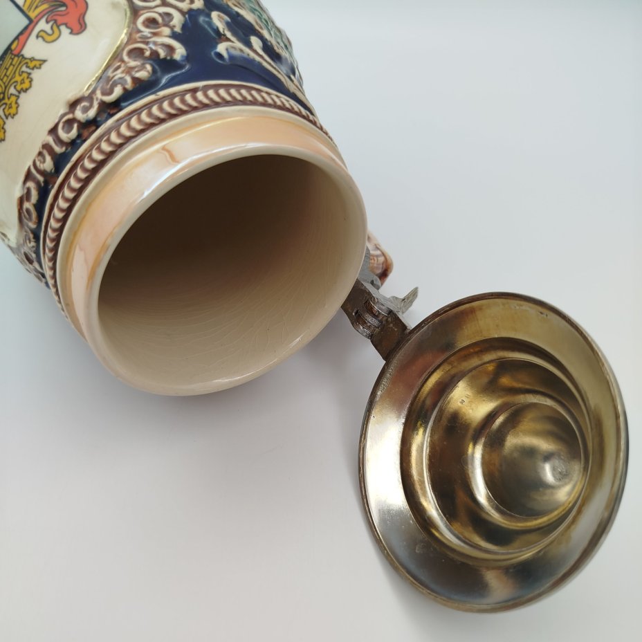 Кружка пивная "Берлин", украшенная изображением герба и пейзажа, керамика, олово, роспись, люстр, Германия, 1960-1980 гг.