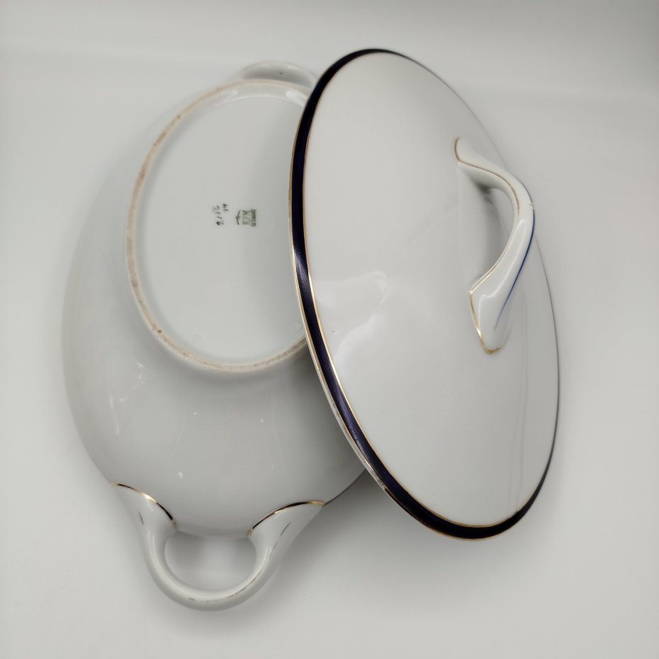 Терина для подачи горячих блюд с кобальтовым кантом и золотистой обводкой, фарфор, золочение, Krister Porzellan-Manufaktur (KPM), Германия, 1904-1927 гг.