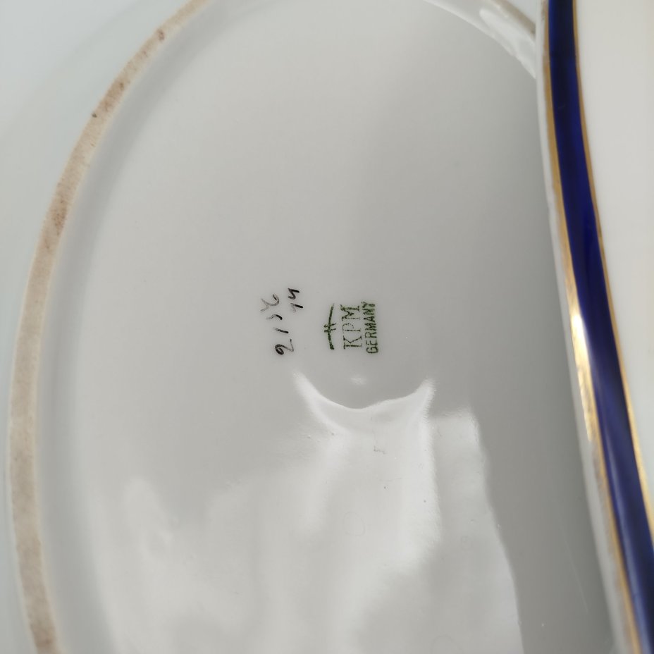 Терина для подачи горячих блюд с кобальтовым кантом и золотистой обводкой, фарфор, золочение, Krister Porzellan-Manufaktur (KPM), Германия, 1904-1927 гг.