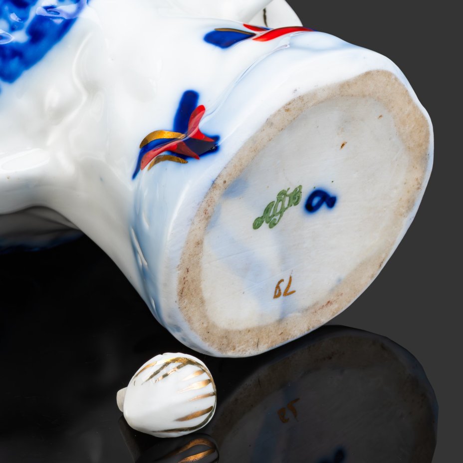 Графин (штоф) "Рыба", А.В. Щекатихина-Потоцкая, фарфор, роспись, золочение, Ленинградский фарфоровый завод (ЛФЗ), СССР, 1936-1949 гг.