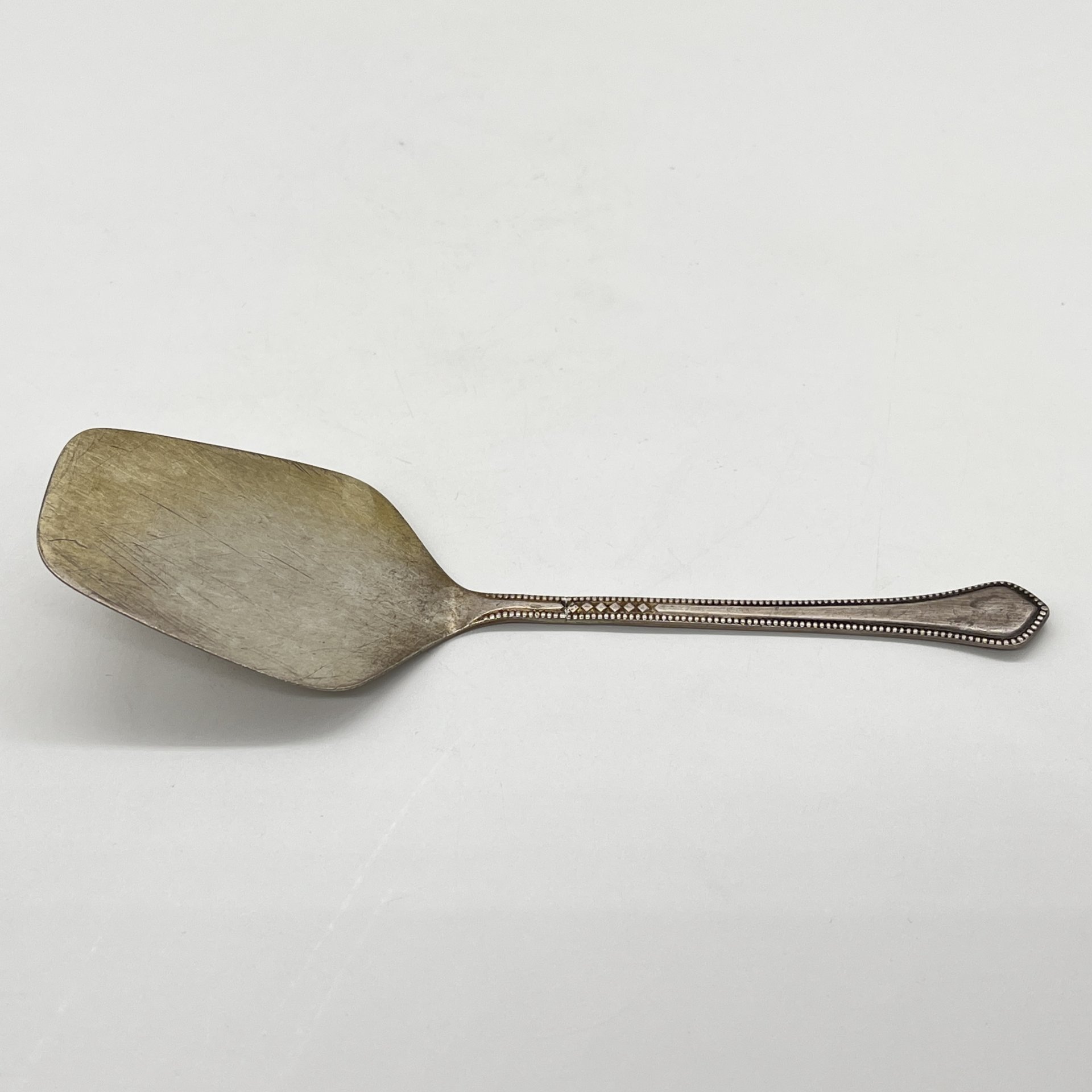 Лопатка сервировочная с геометрическим декором, мНЦ (медь-никель-цинк), Таллинский ювелирный завод, СССР, 1960-1990 гг., Таллинский ювелирный завод