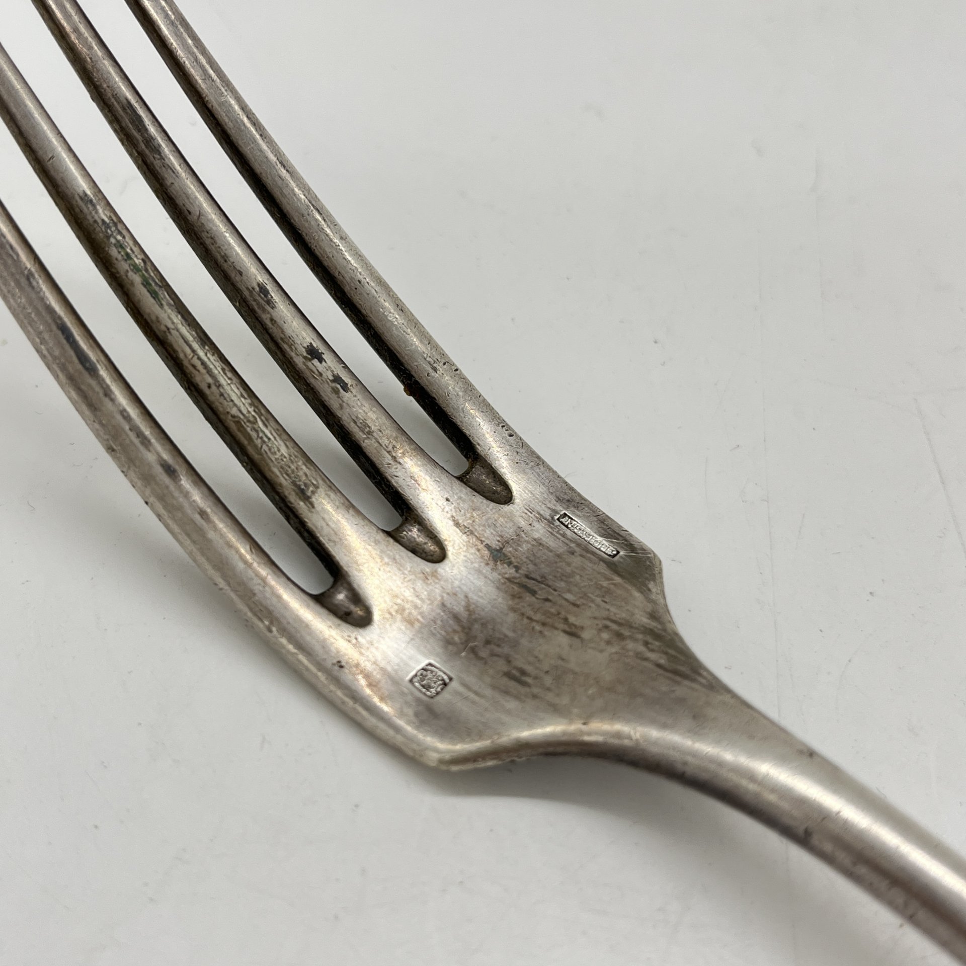 Вилка с декором и монограммой "C. L."  на ручке, металл, серебрение, Christofle, Франция, 1877-1886 гг.