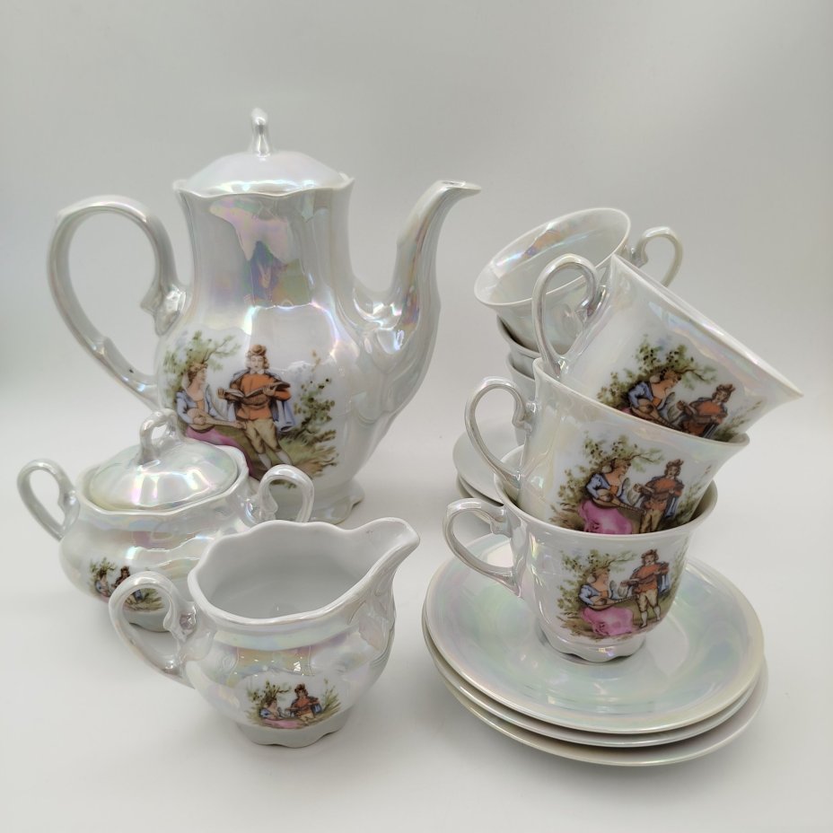 Сервиз кофейный "Галантная сцена" на 6 персон (15 предметов), фарфор, деколь, люстр, золочение, Западная Европа, 1970-1990 гг.