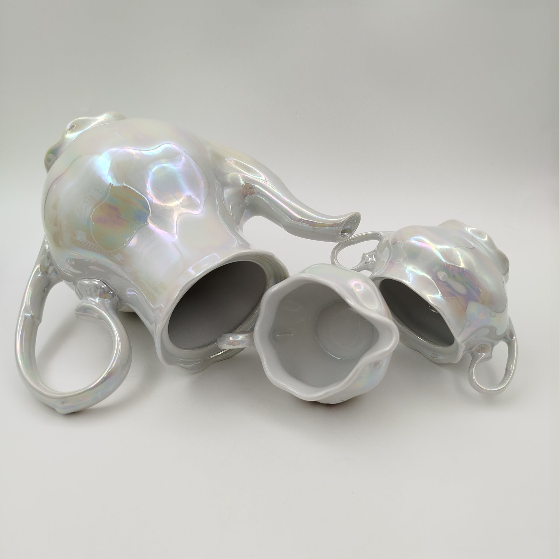 Сервиз кофейный "Галантная сцена" на 6 персон (15 предметов), фарфор, деколь, люстр, золочение, Западная Европа, 1970-1990 гг.