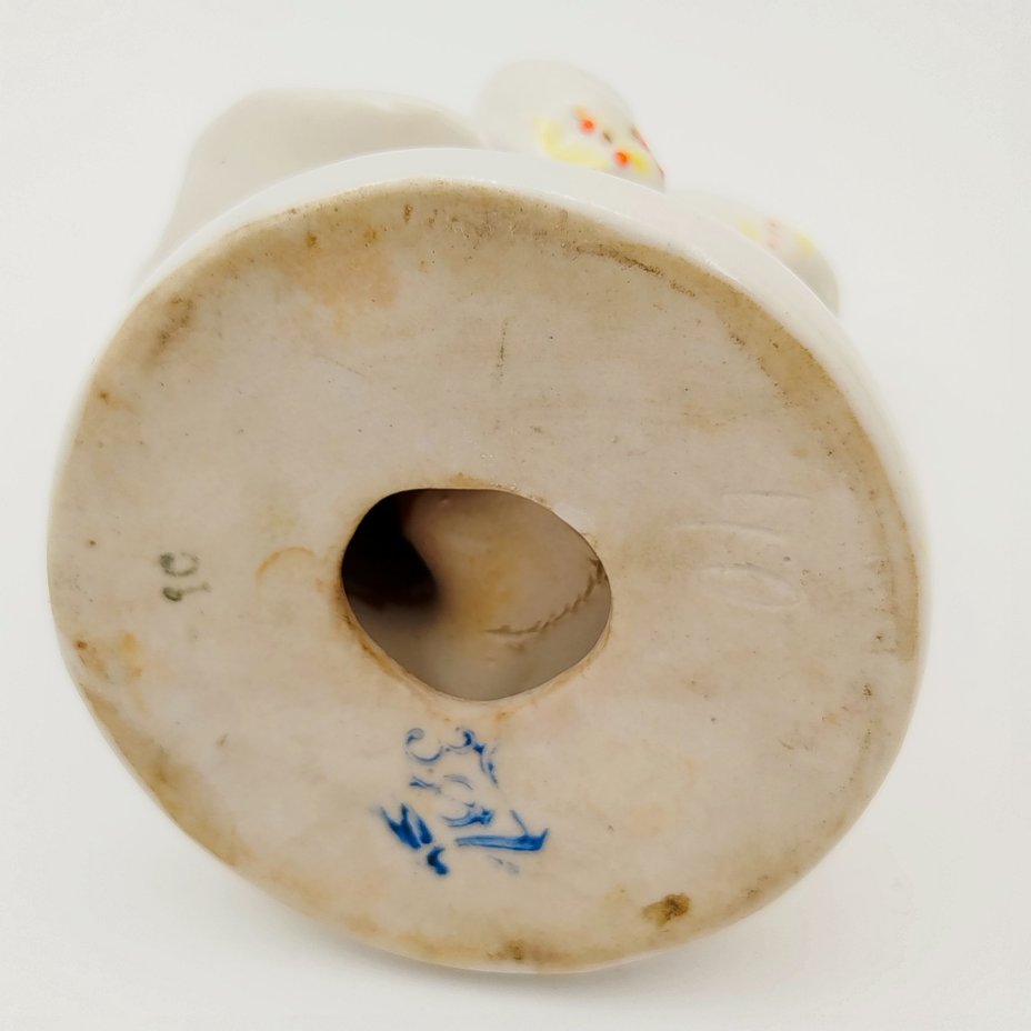 Статуэтка "Куличики" ("Никитка"), скульптор Федорова Т.Л., фарфор, роспись, Ленинградский завод фарфоровых изделий (ЛЗФИ), СССР, 1956-1967 гг.