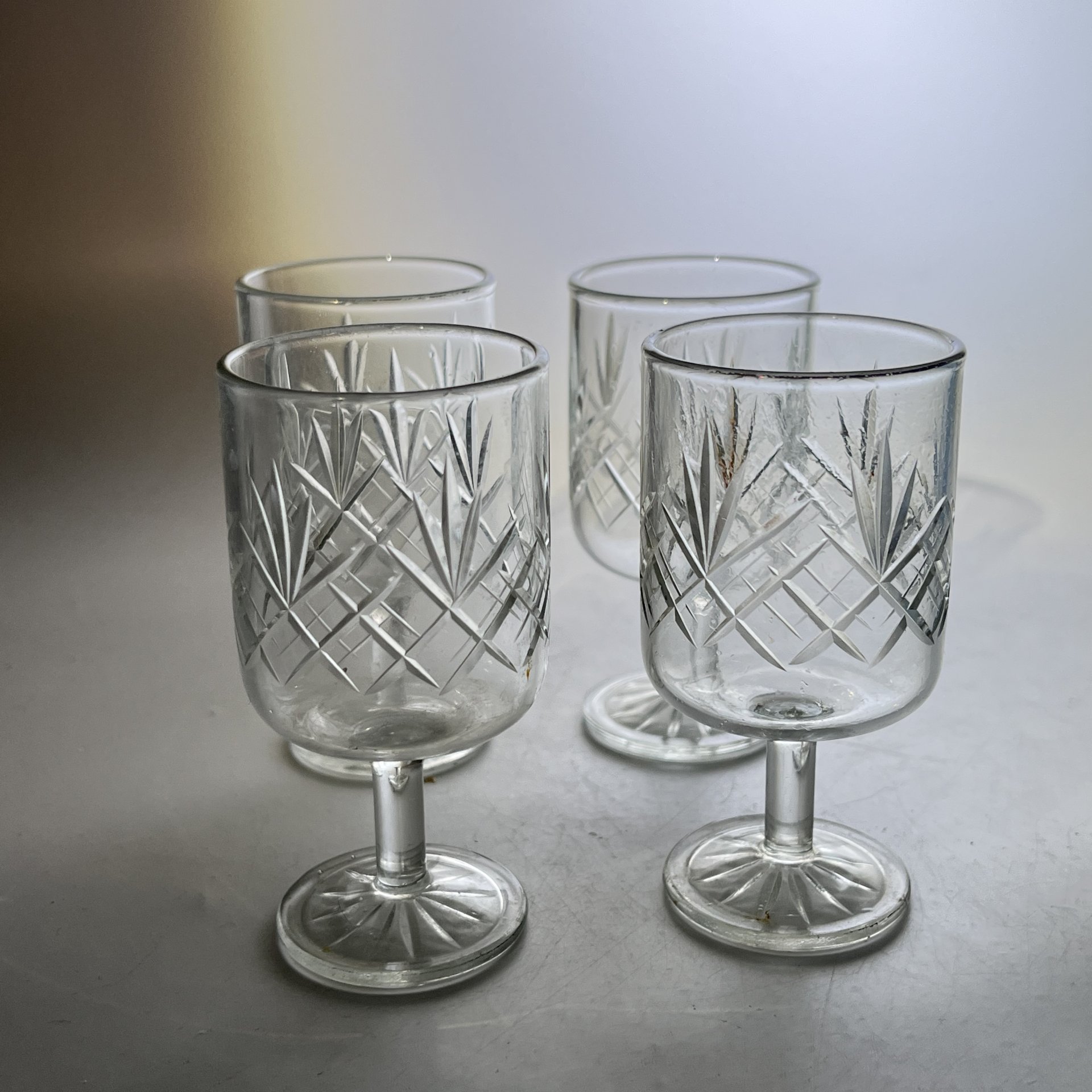 Набор из 4 рюмок с резным геометрическим декором, стекло, алмазная грань, СССР, 1970-1990 гг.