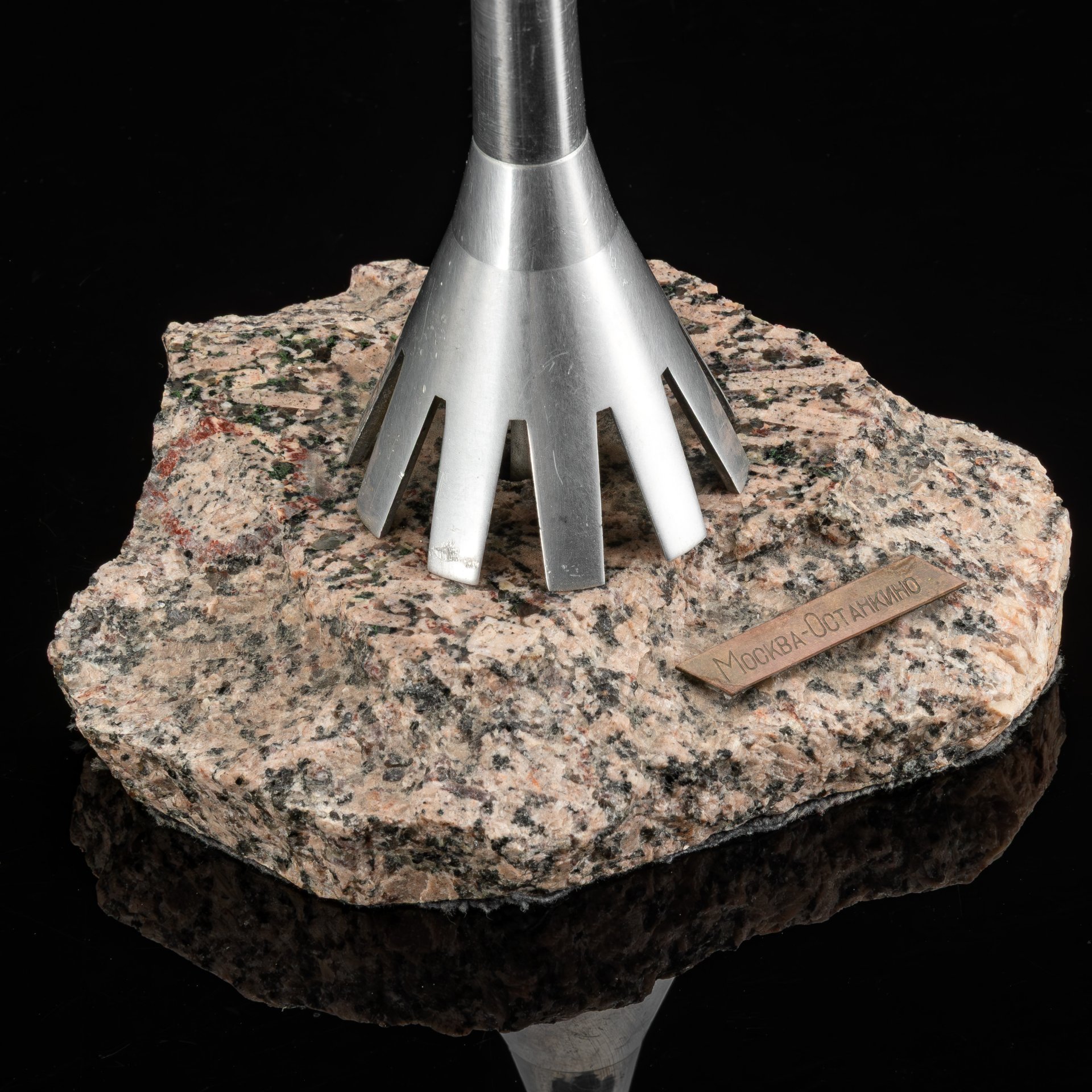 Винтажная сувенирная статуэтка "Останкинская башня", металл, камень, СССР, 1960-1980 гг.