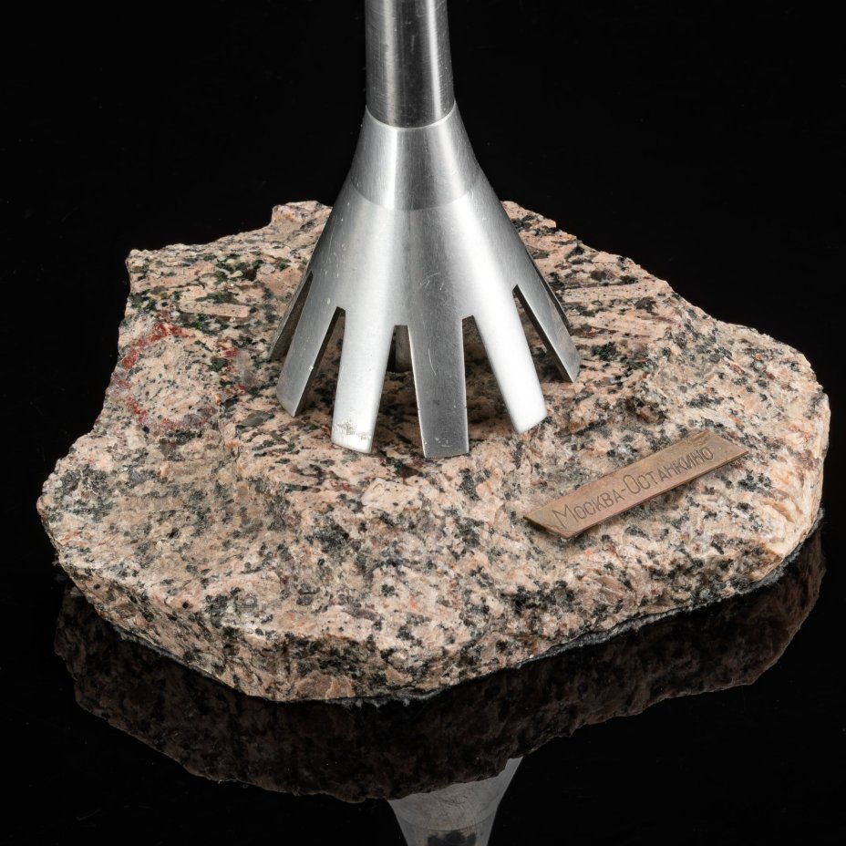 Винтажная сувенирная статуэтка "Останкинская башня"