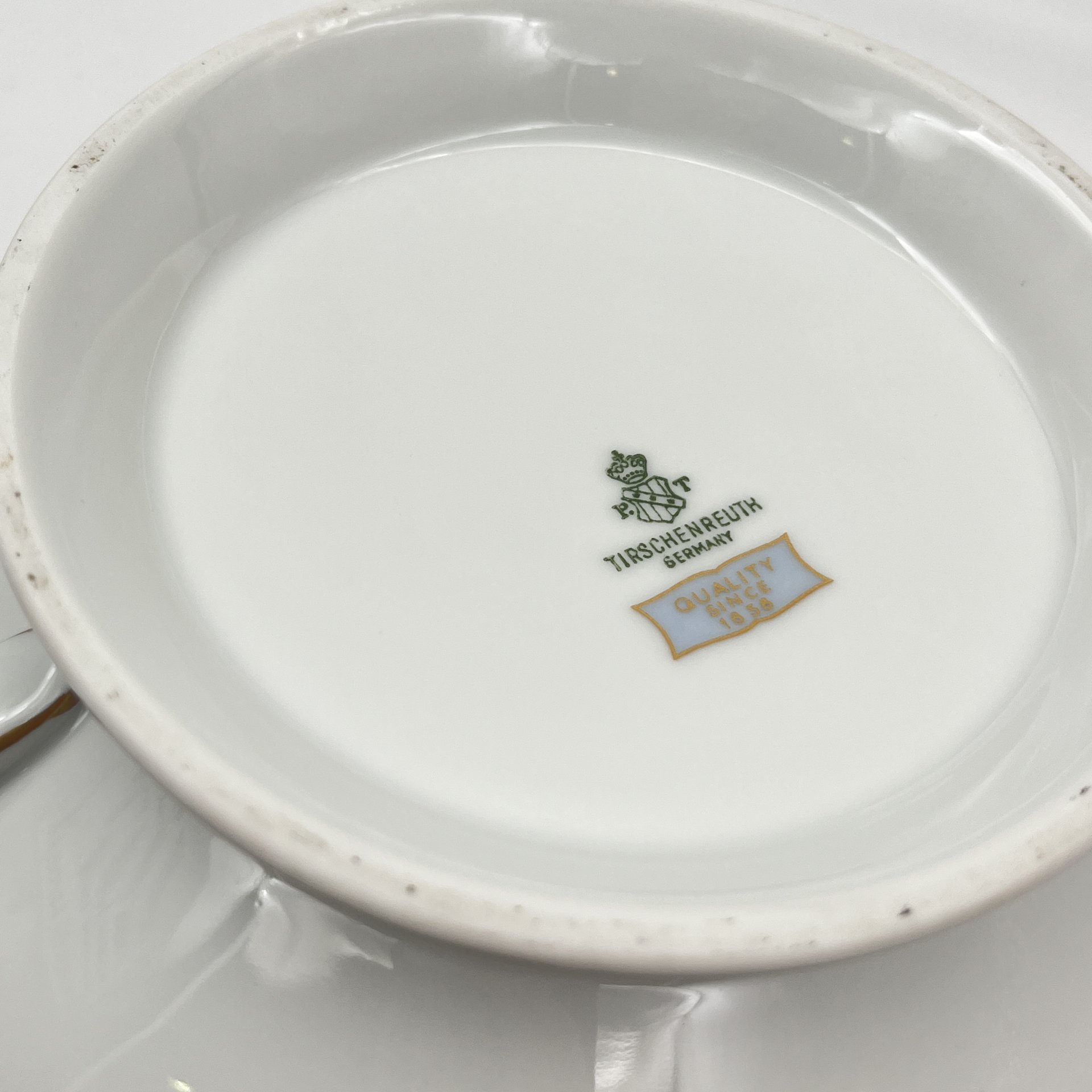 Супница/терина для горячих блюд с растительным декором, серия "Charleroi-Bruxelles", фарфор, золочение, Tirschenreuth, Германия, 1969-1990 гг.