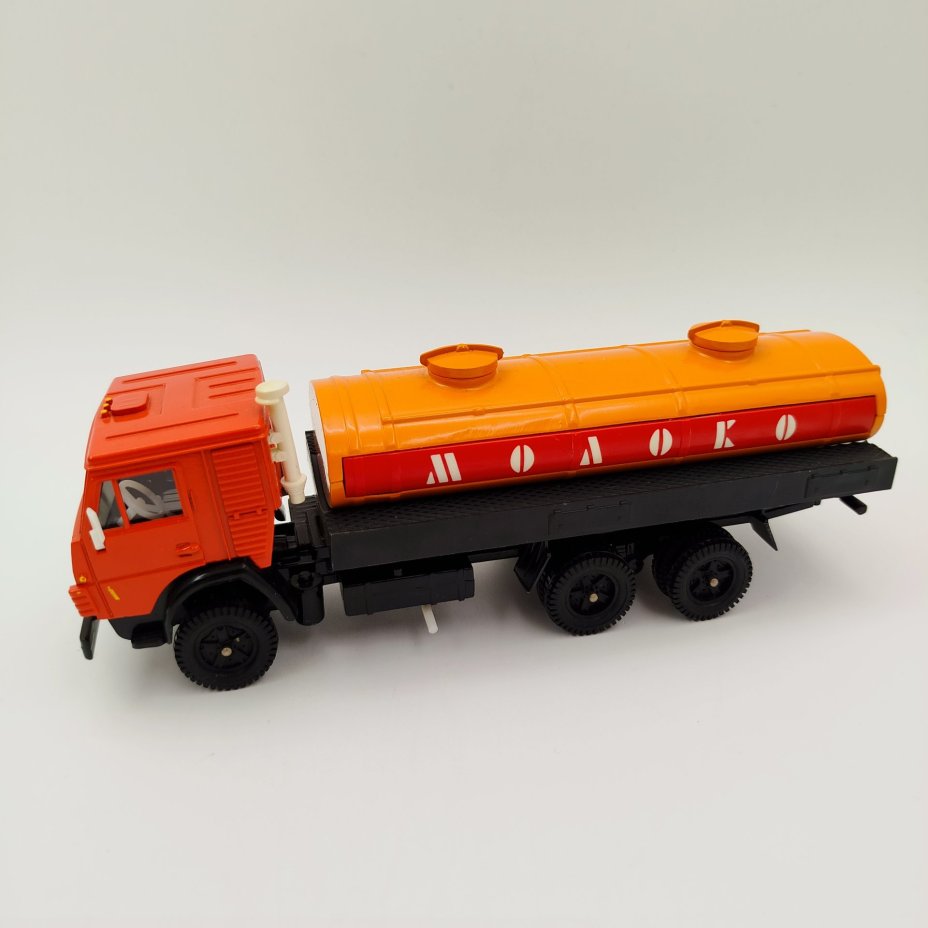 Автомобиль коллекционный "Камаз 53212. Молоковоз", металл, пластмасса, печать, СССР, 1970-1990 гг.