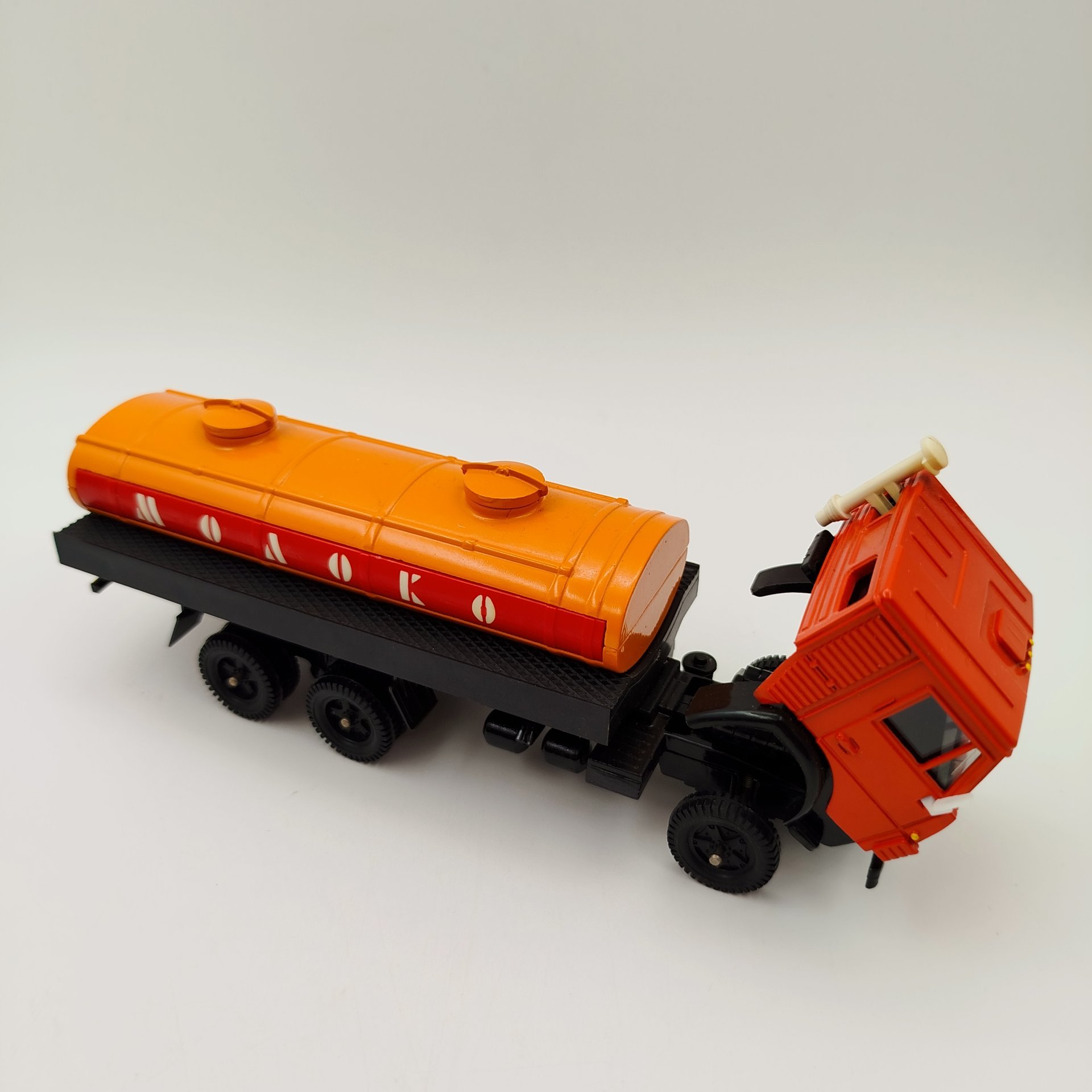 Автомобиль коллекционный "Камаз 53212. Молоковоз", металл, пластмасса, печать, СССР, 1970-1990 гг.