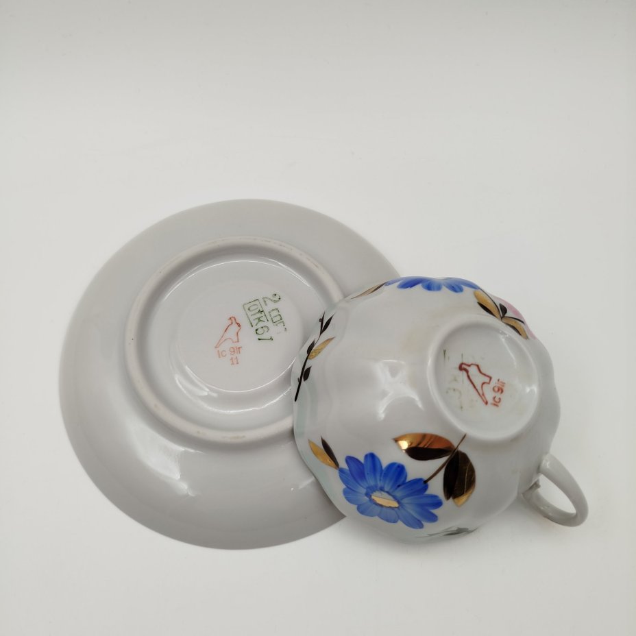Пара чайная с цветочным декором в виде астр, фарфор, роспись, золочение, Дулевский фарфоровый завод (Дулёво), СССР, 1968-1991 гг.