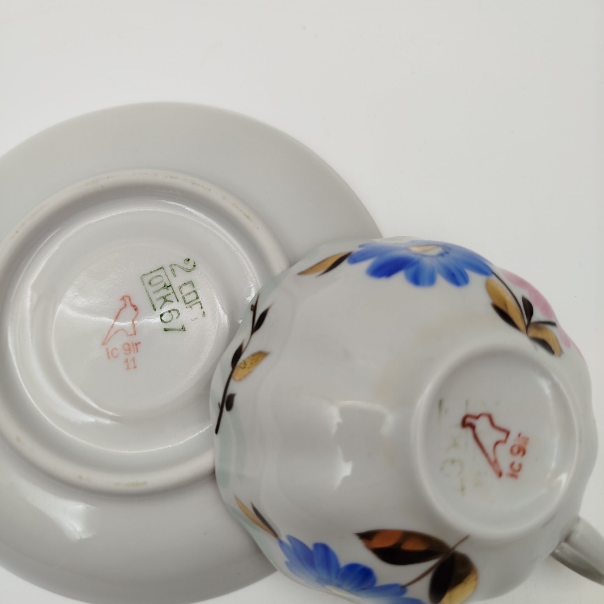 Пара чайная с цветочным декором в виде астр, фарфор, роспись, золочение, Дулевский фарфоровый завод (Дулёво), СССР, 1968-1991 гг.