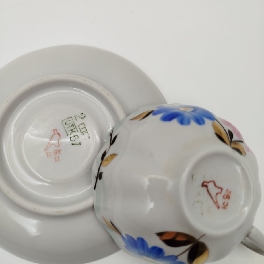 Пара чайная с цветочным декором в виде астр, фарфор, роспись, золочение, Дулевский фарфоровый завод (Дулёво), СССР, 1968-1991 гг.