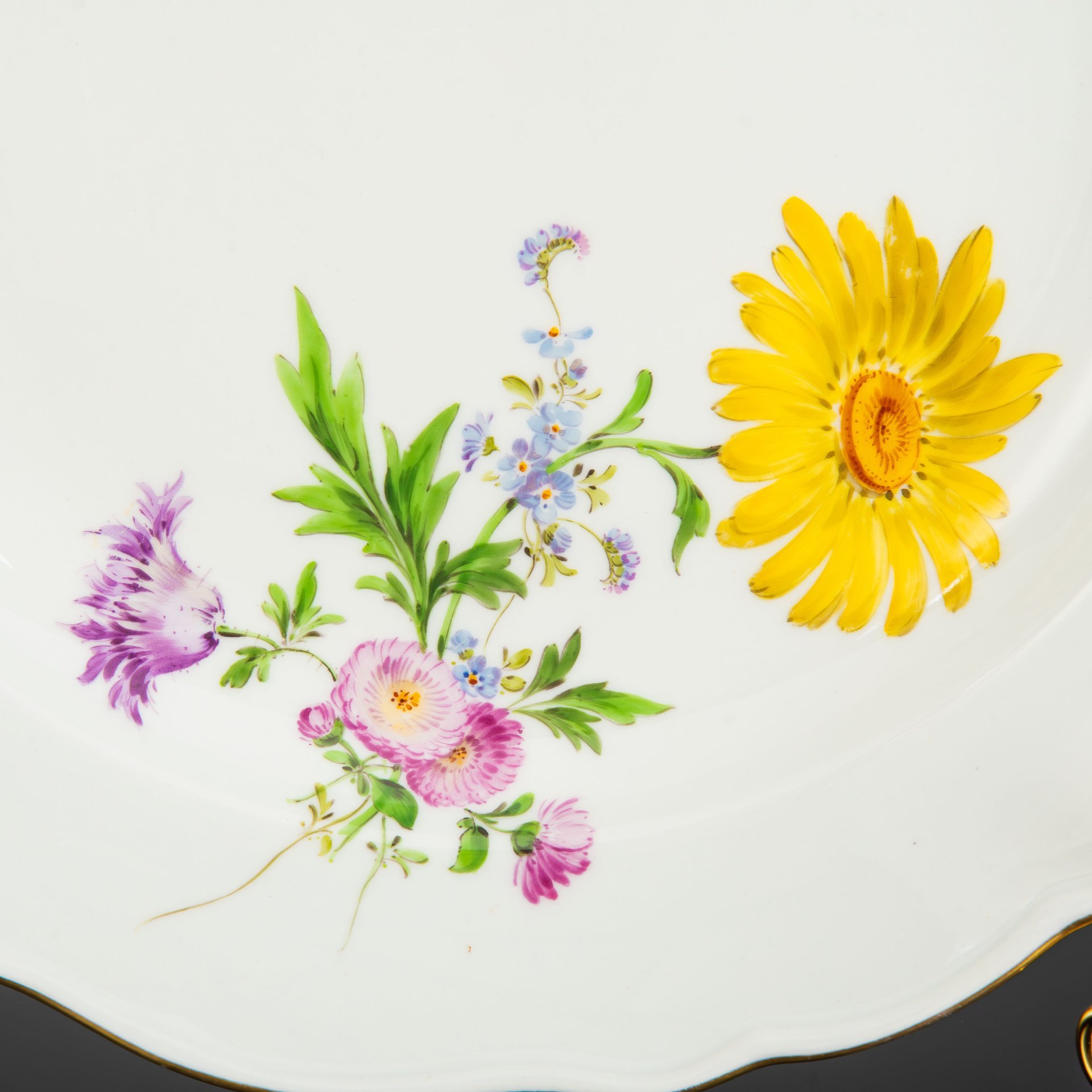Блюдо сервировочное с изображением цветов, Meissen (Мейсенский фарфор)