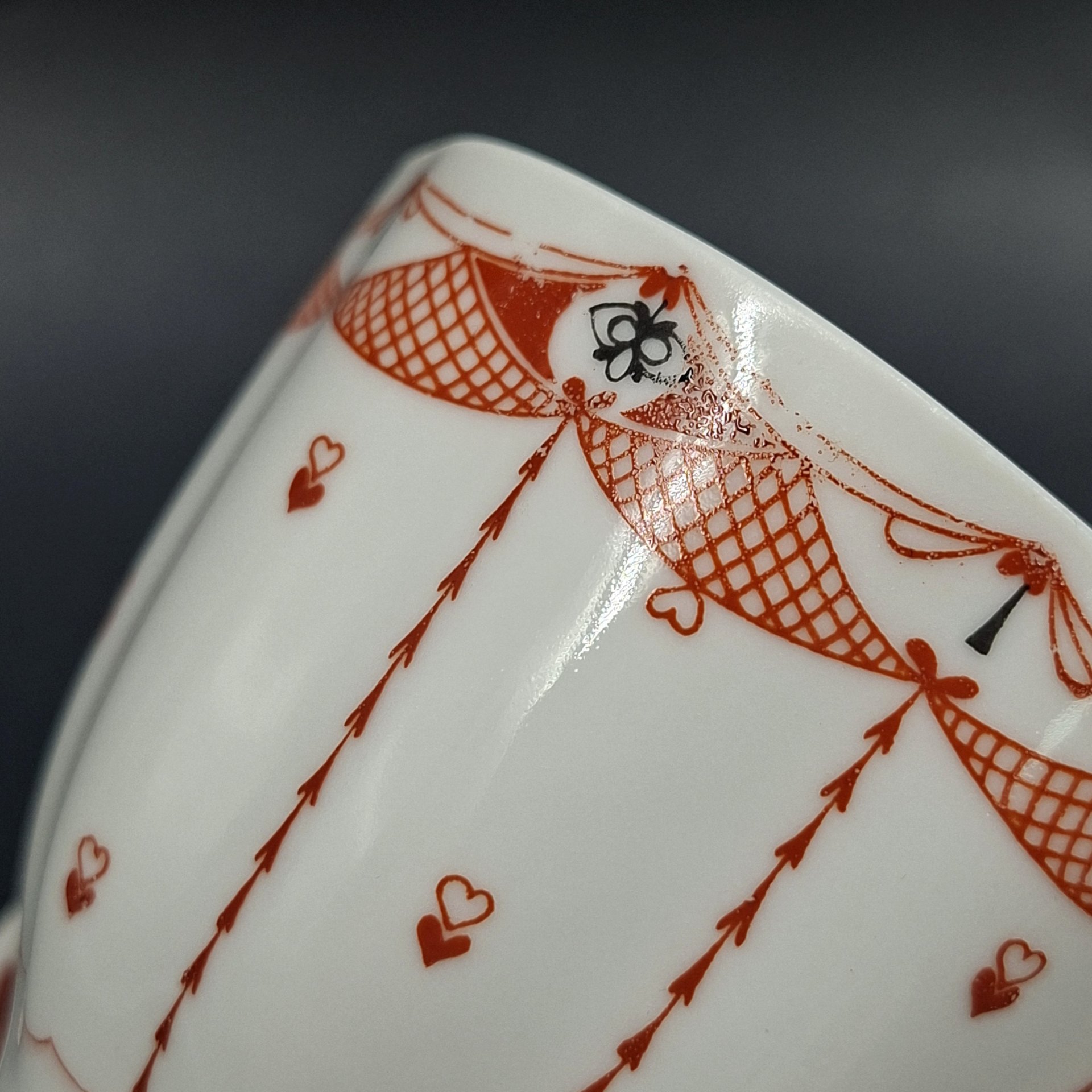 Пара кофейная "Паутинка", автор рисунка Н.Л. Петрова, фарфор, деколь, Ленинградский фарфоровый завод (ЛФЗ), Россия, 1989-2001 гг.