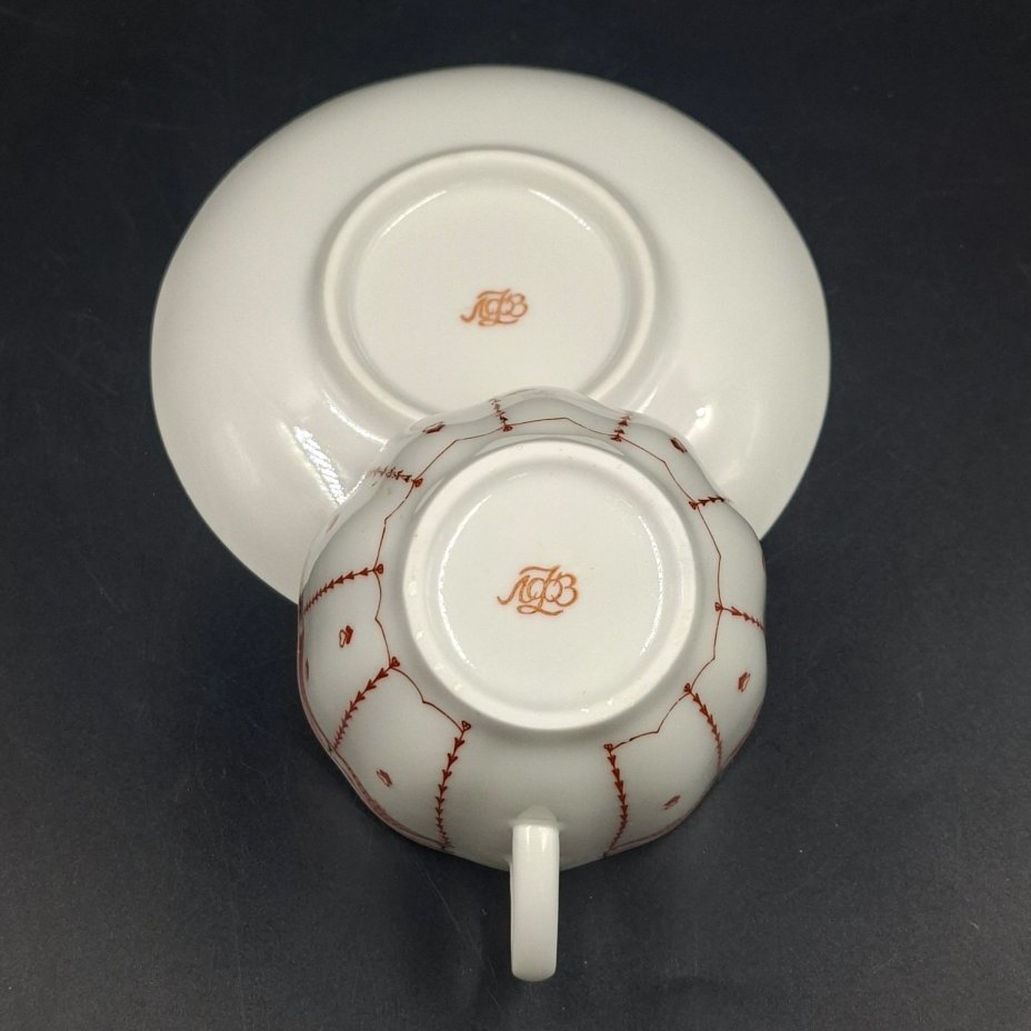 Пара кофейная "Паутинка", автор рисунка Н.Л. Петрова, фарфор, деколь, Ленинградский фарфоровый завод (ЛФЗ), Россия, 1989-2001 гг.