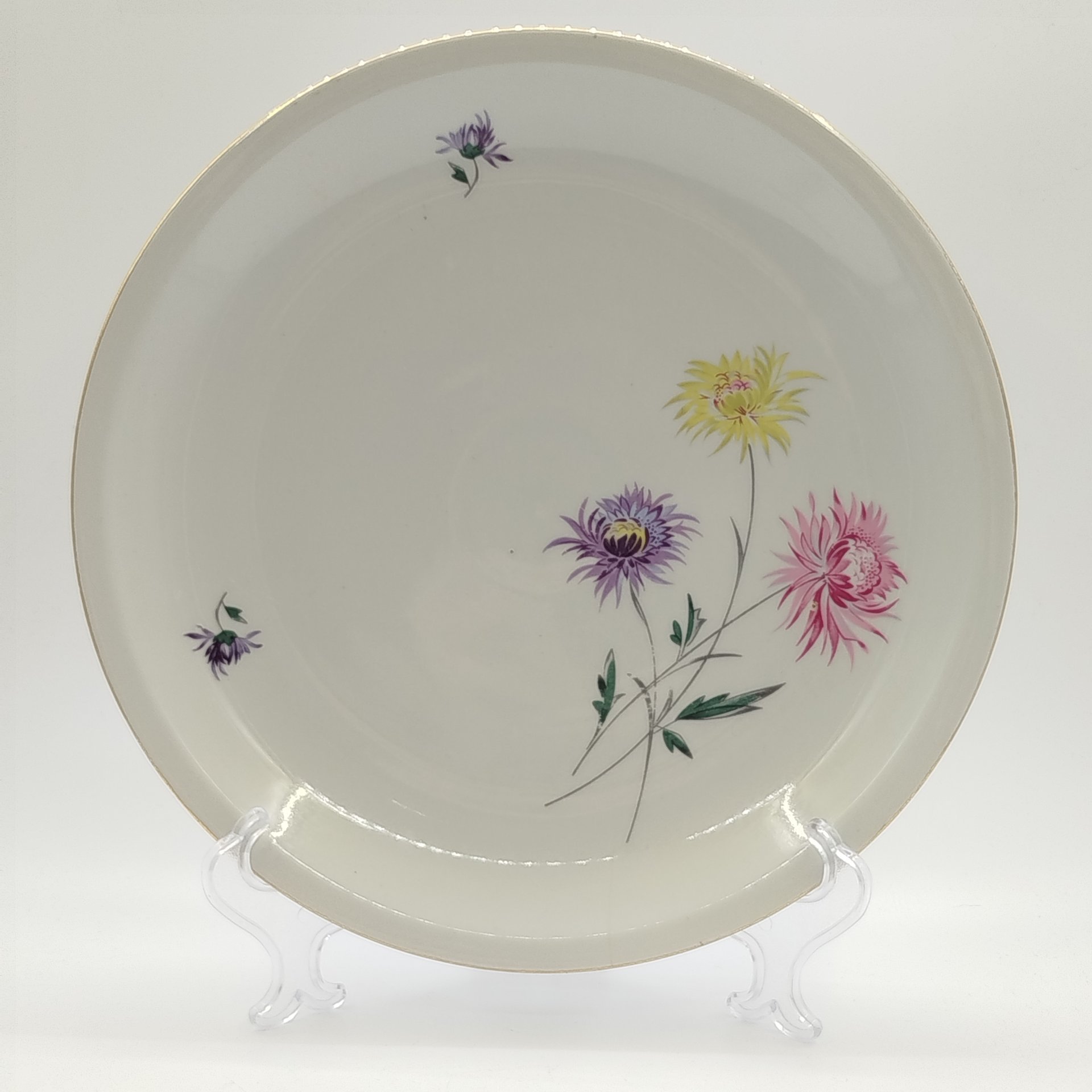 Блюдо сервировочное круглой формы с цветочным декором
