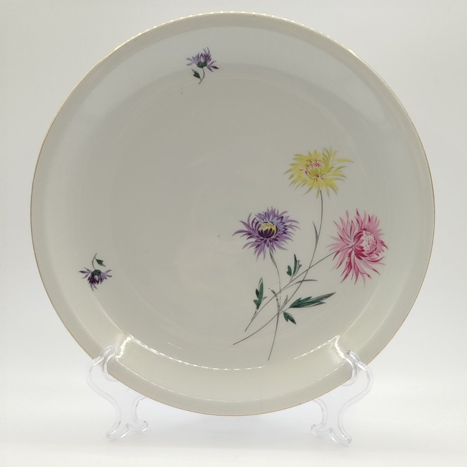 Блюдо сервировочное круглой формы с цветочным декором